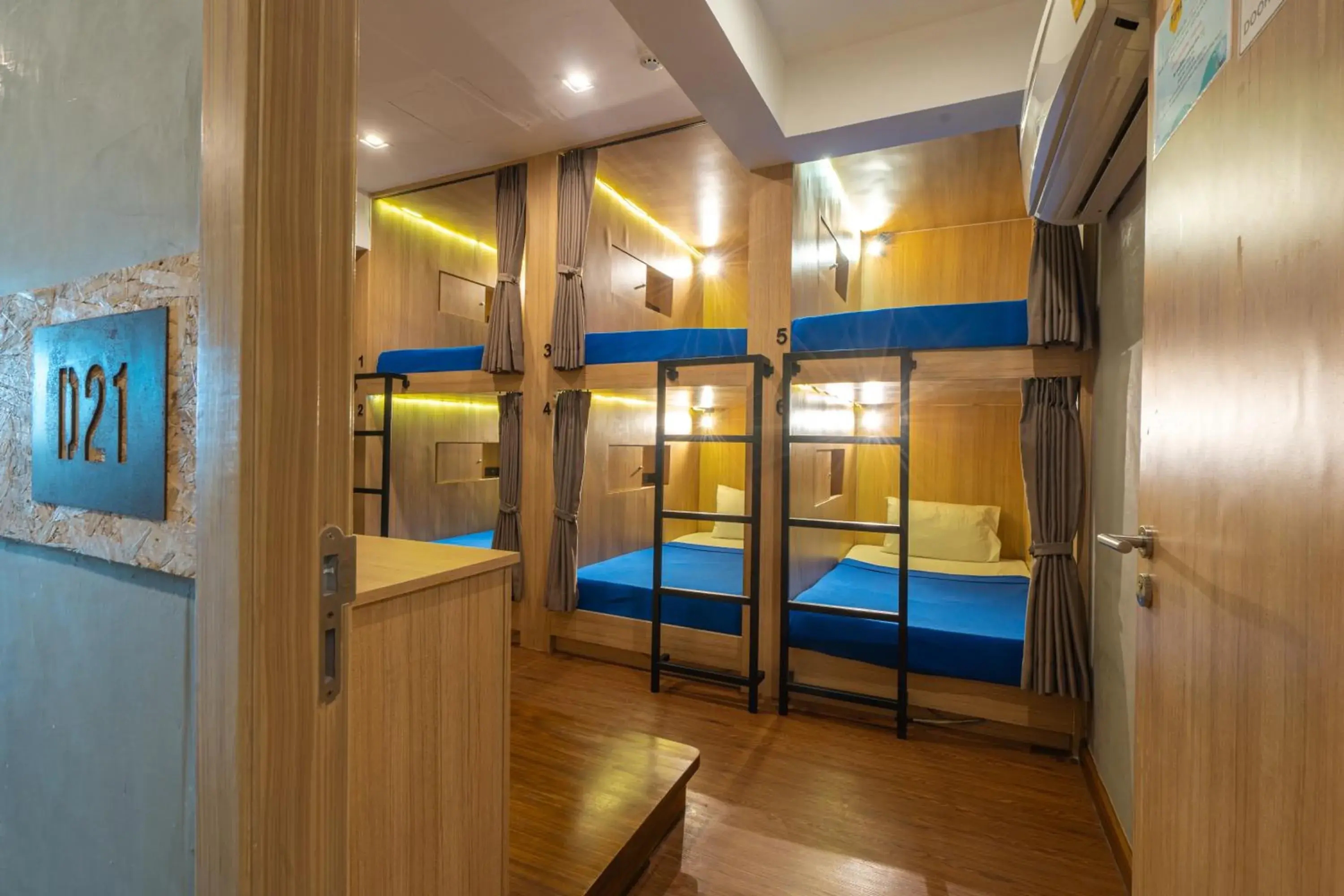 Photo of the whole room, Bed in Patong Poshtel Photo of the whole room, Bed in Patong Poshtel