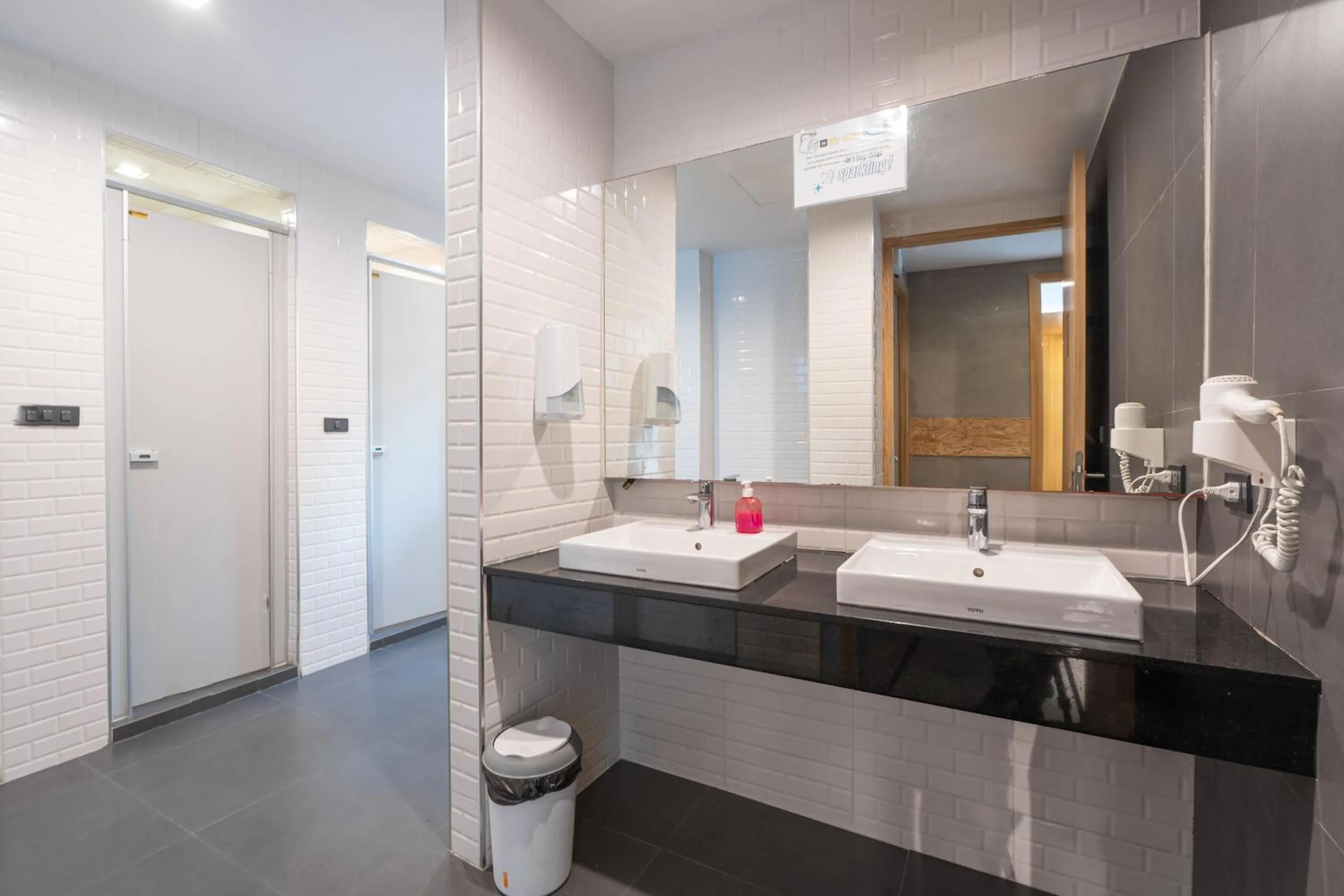 Bathroom in Patong Poshtel