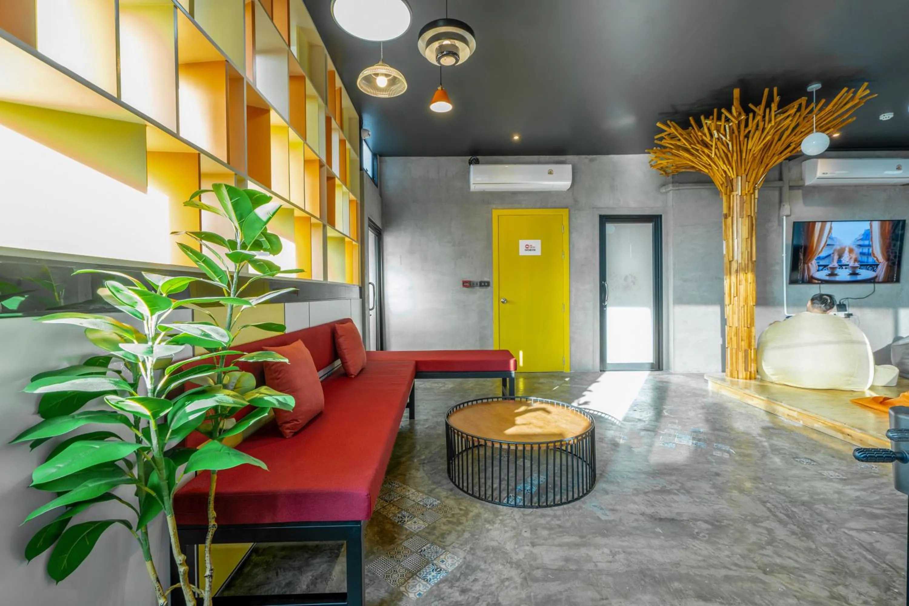 Communal lounge/ TV room in Patong Poshtel