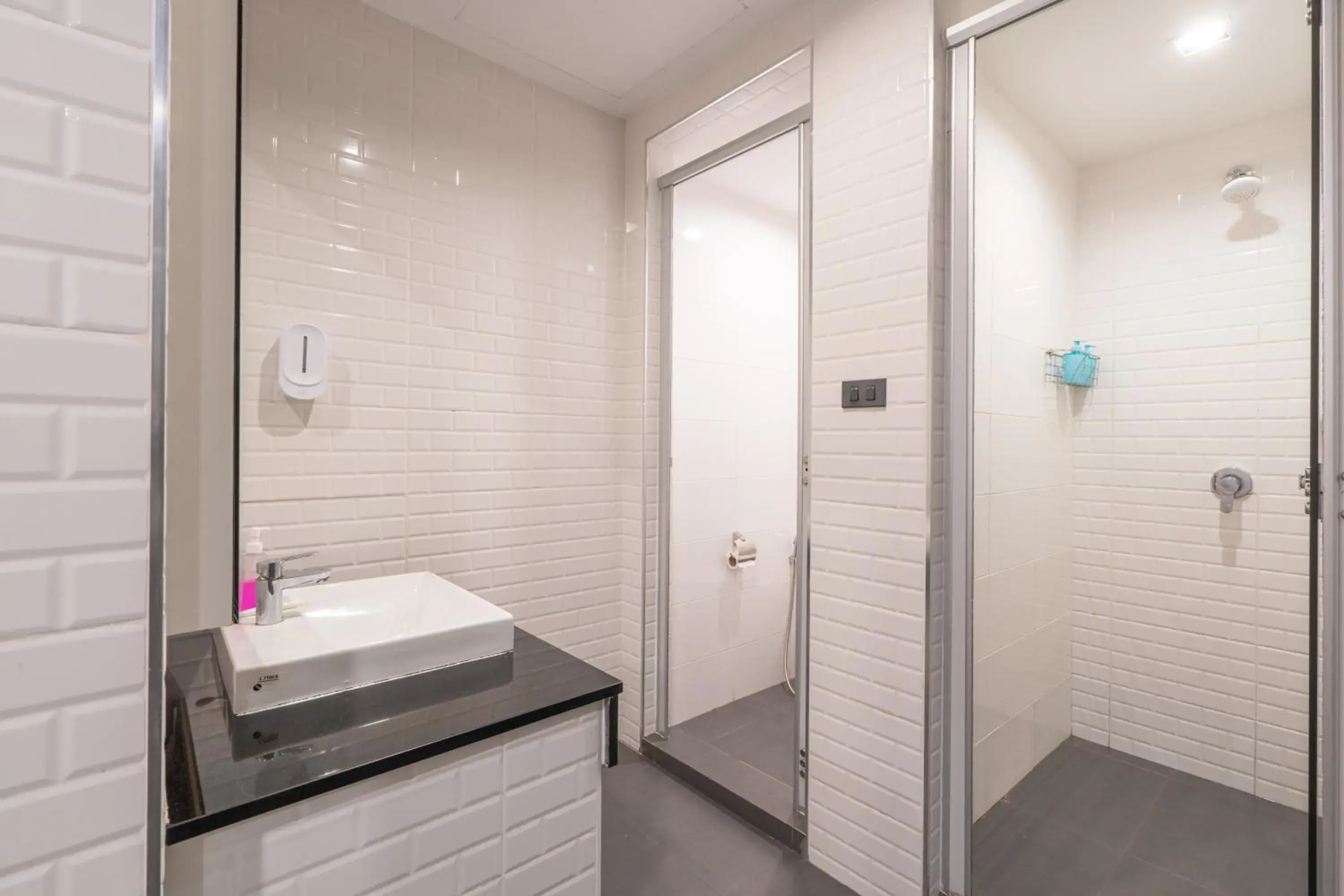 Shower in Patong Poshtel Shower in Patong Poshtel