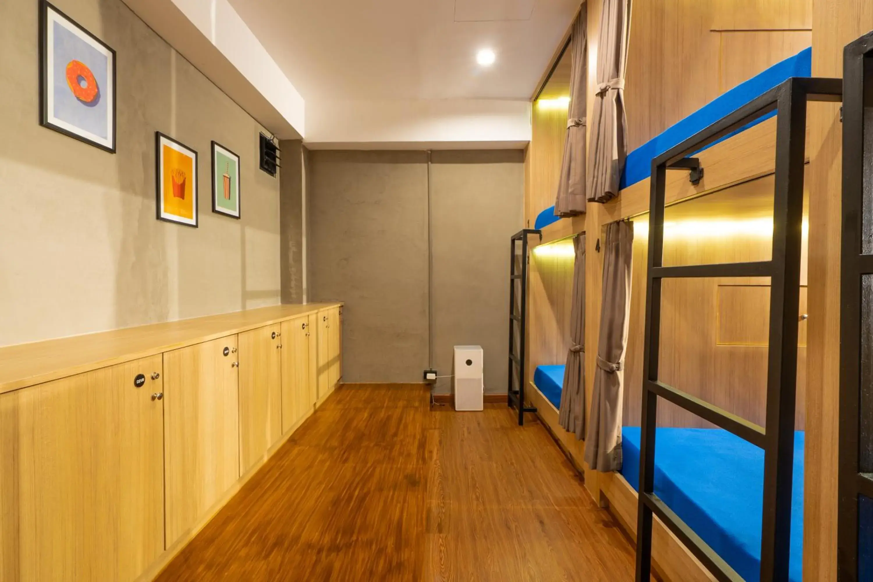 Photo of the whole room, Bed in Patong Poshtel Photo of the whole room, Bed in Patong Poshtel