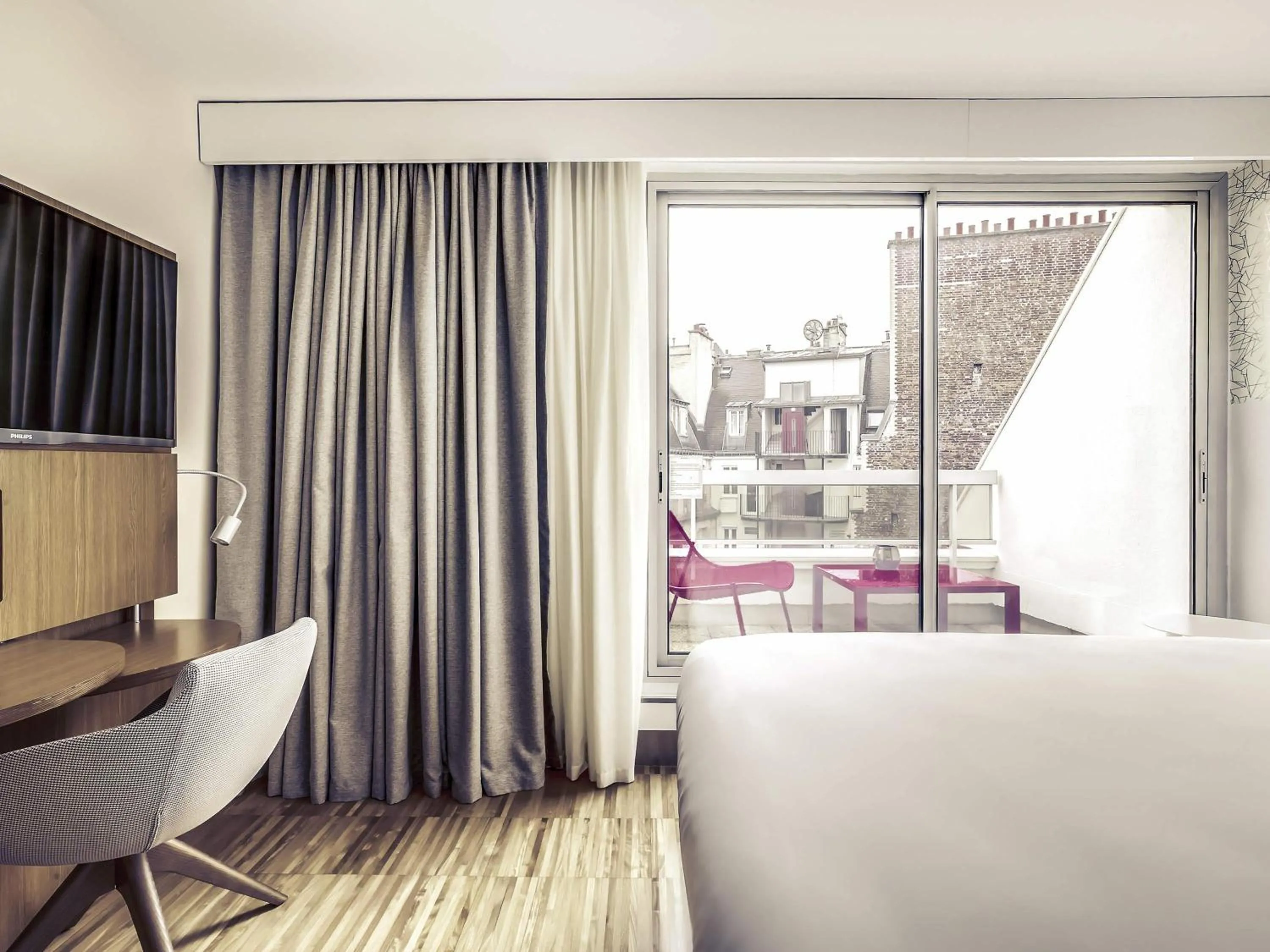 Bedroom, Bed in Mercure Paris Arc de Triomphe Etoile