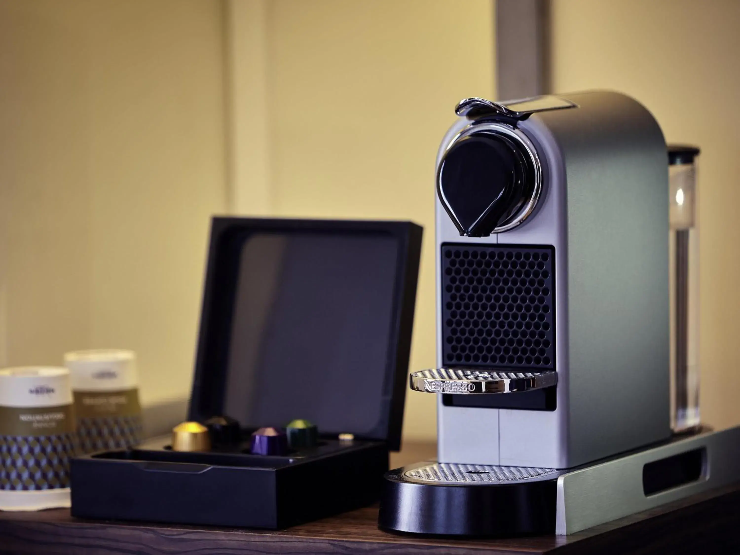 Bedroom in Mercure Paris Arc de Triomphe Etoile Bedroom in Mercure Paris Arc de Triomphe Etoile