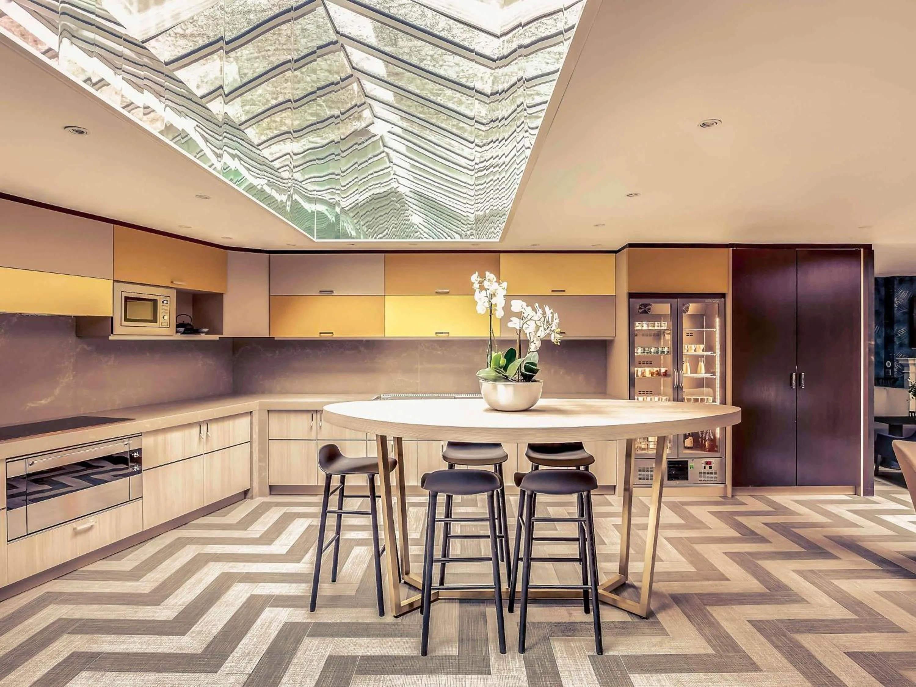 Property building in Mercure Paris Arc de Triomphe Etoile