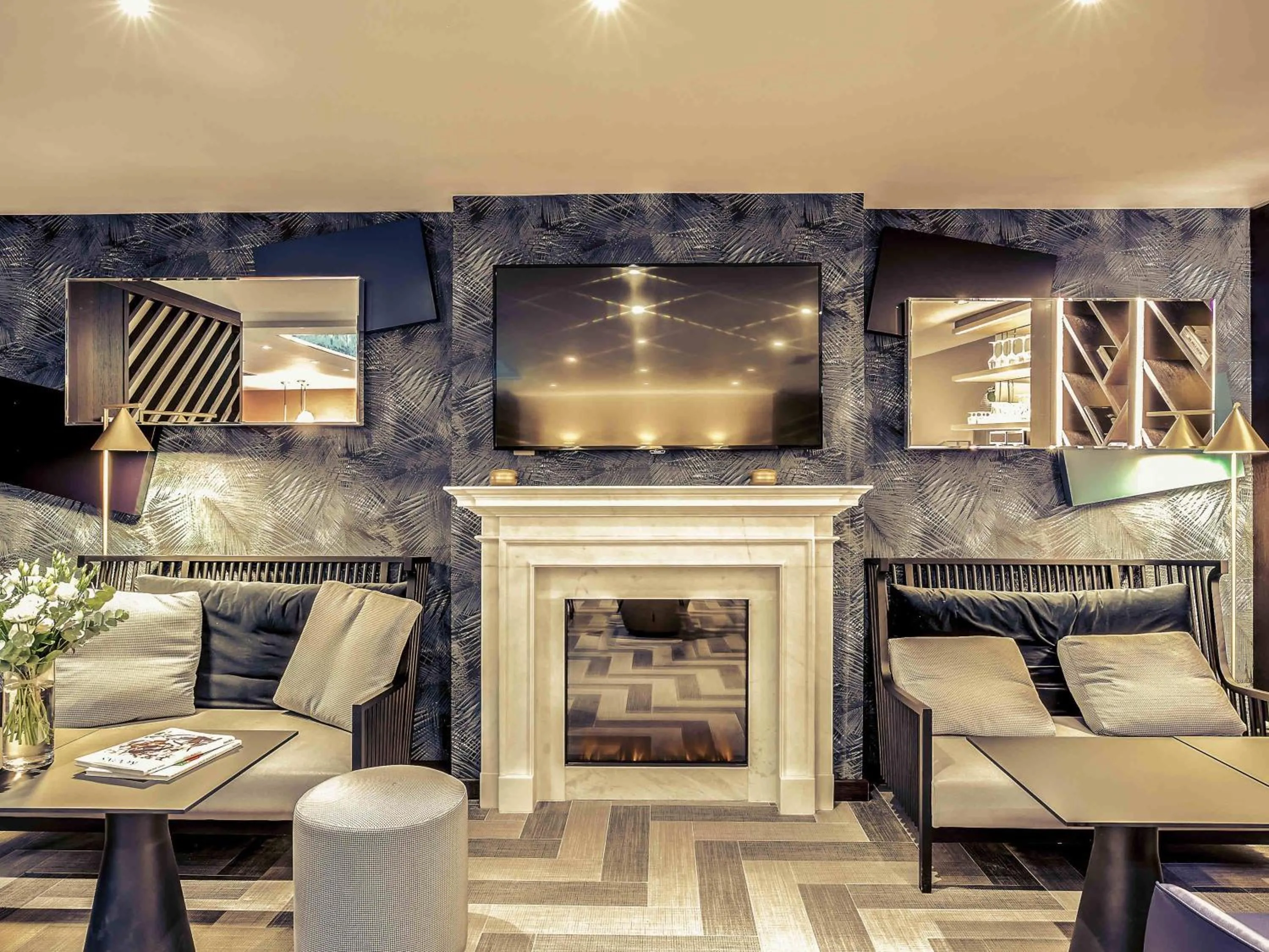 Property building in Mercure Paris Arc de Triomphe Etoile