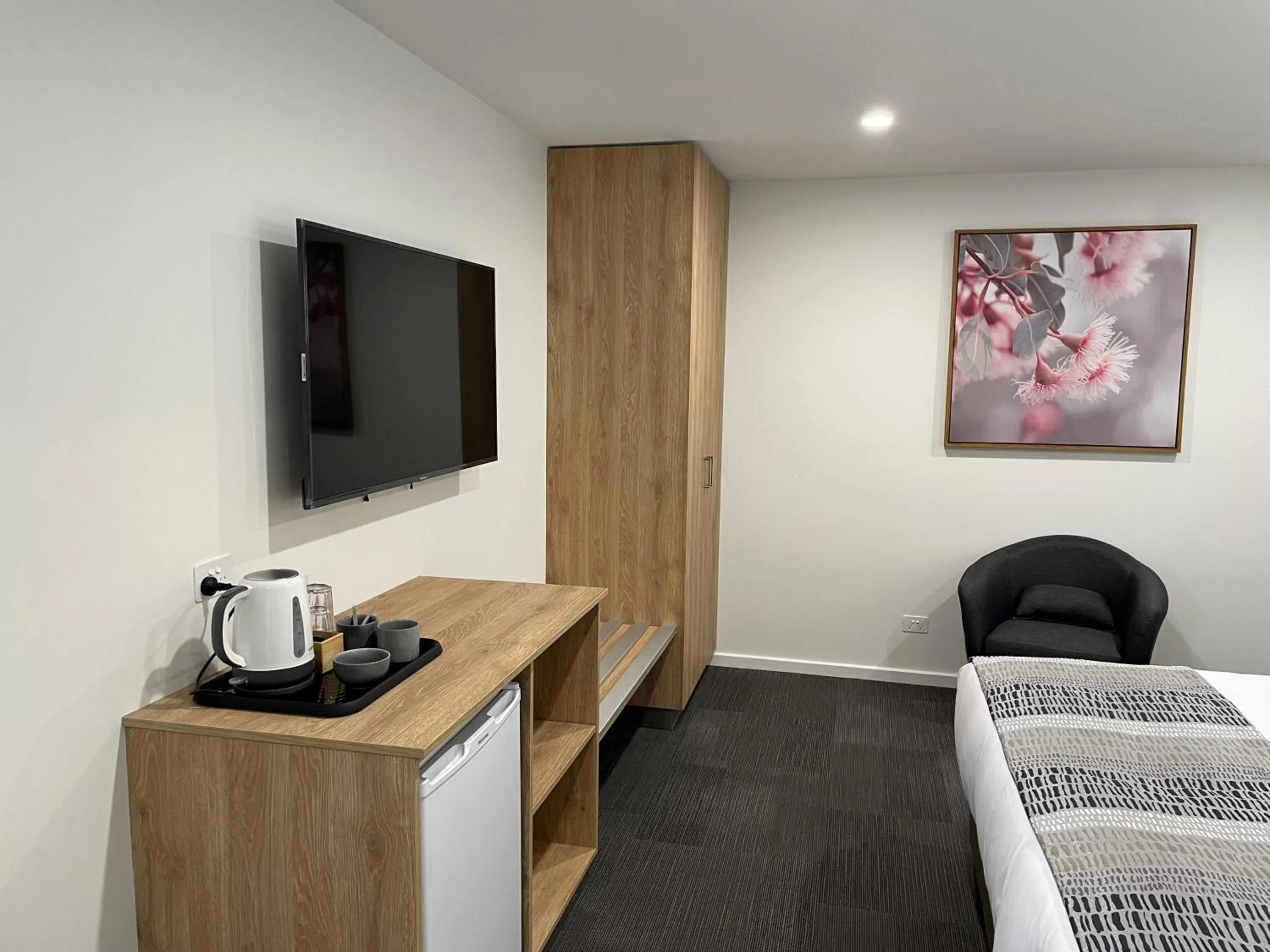 TV and multimedia, Bed in Risdon Brook Hotel