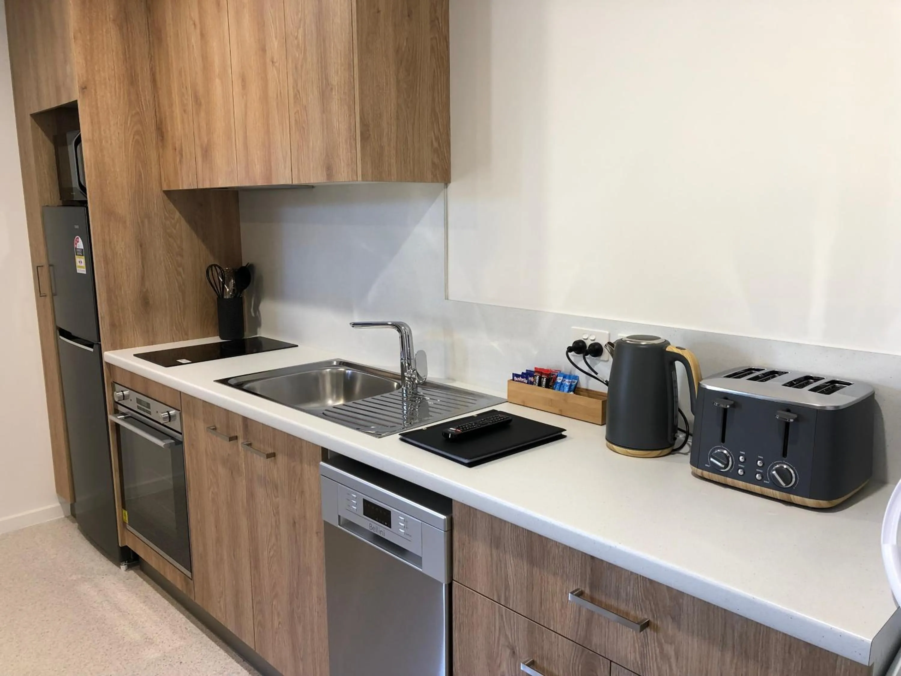 Kitchen or kitchenette in Risdon Brook Hotel