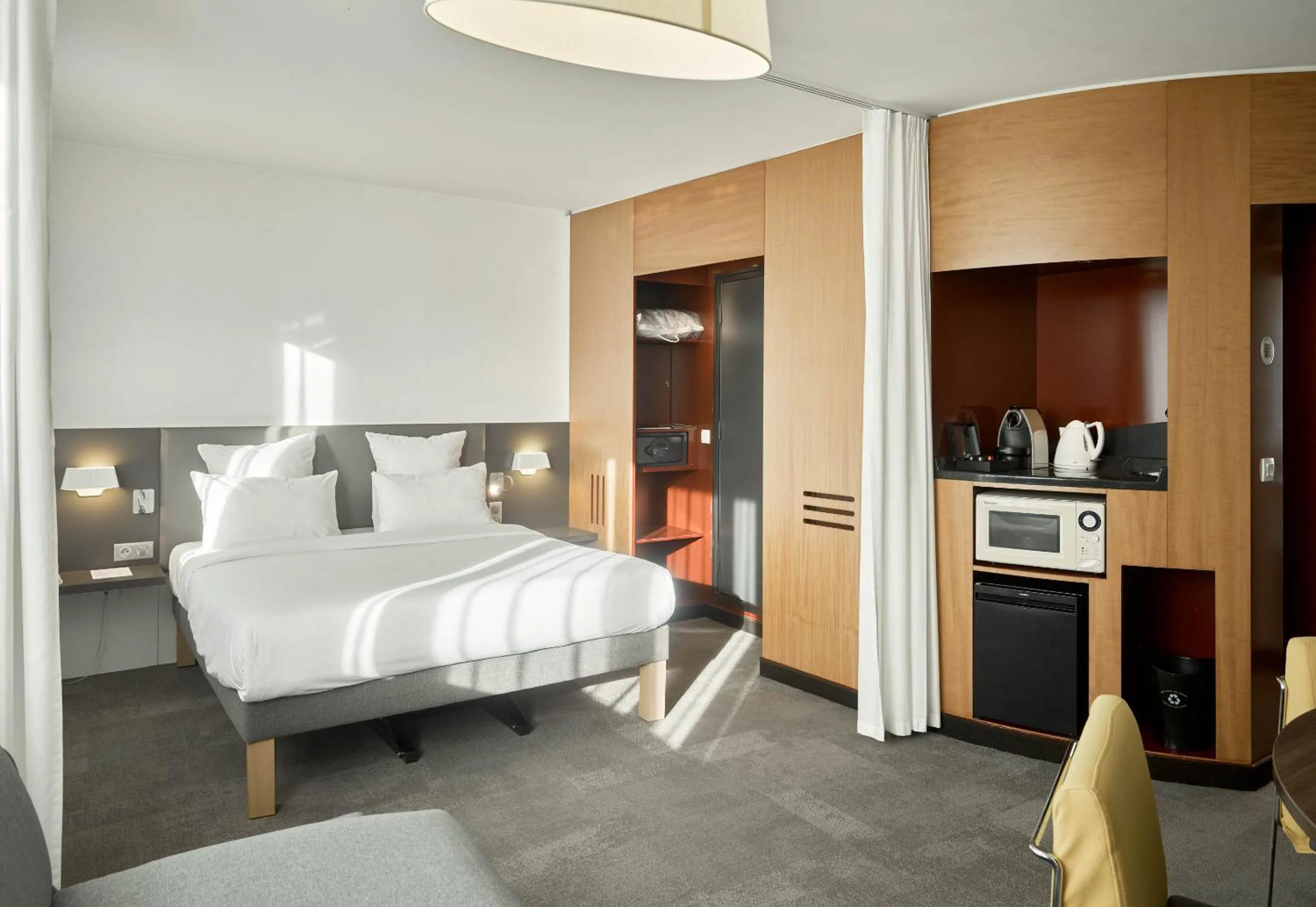 Bed in B&B HOME Paris Nord 18ème