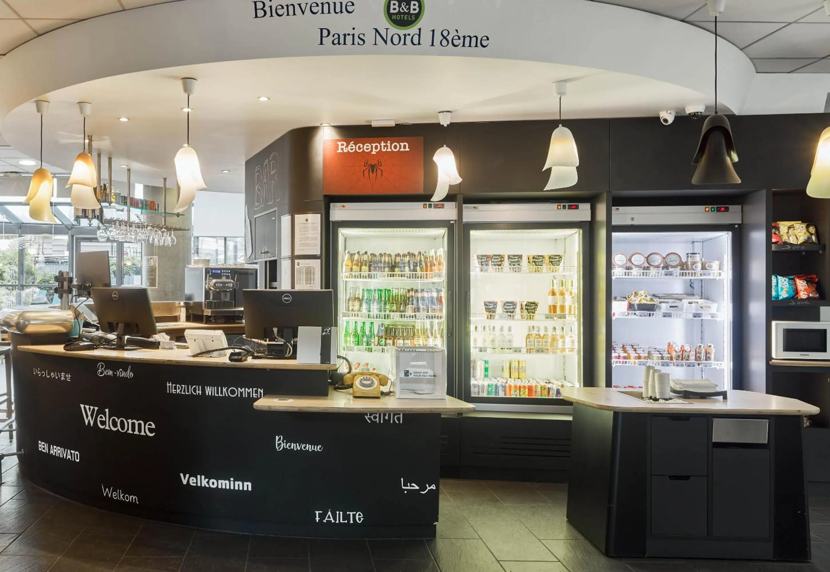 Lobby or reception in B&B HOME Paris Nord 18ème