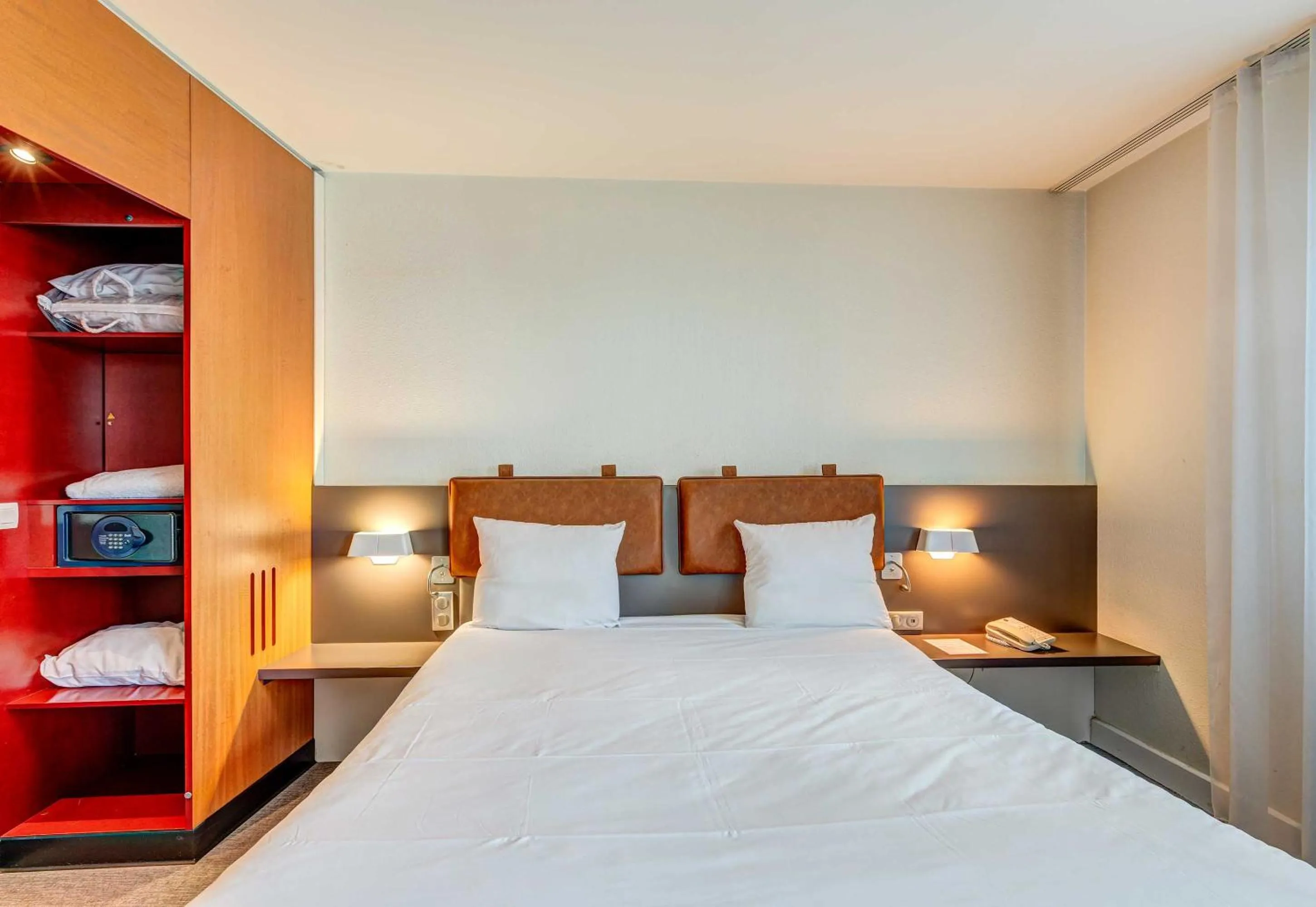 Bed in B&B HOME Paris Nord 18ème