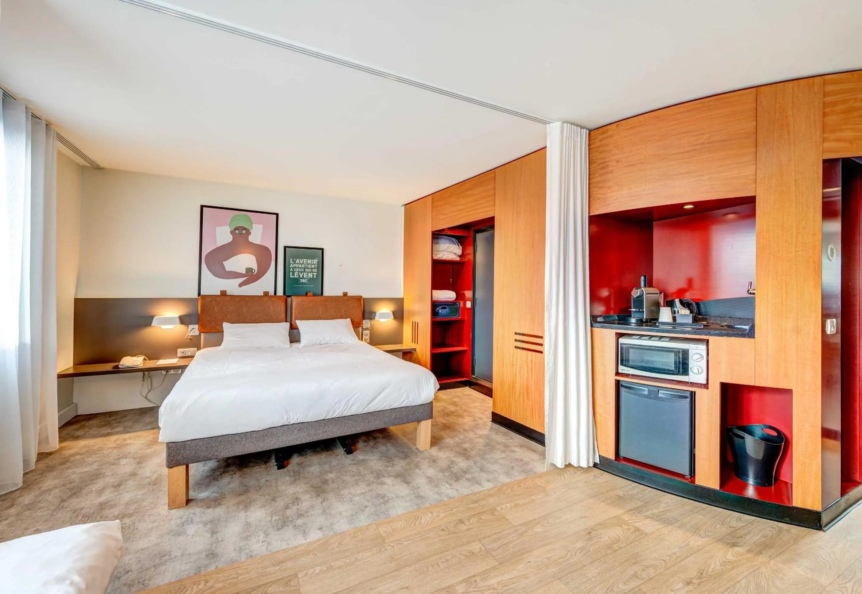 Bed in B&B HOME Paris Nord 18ème