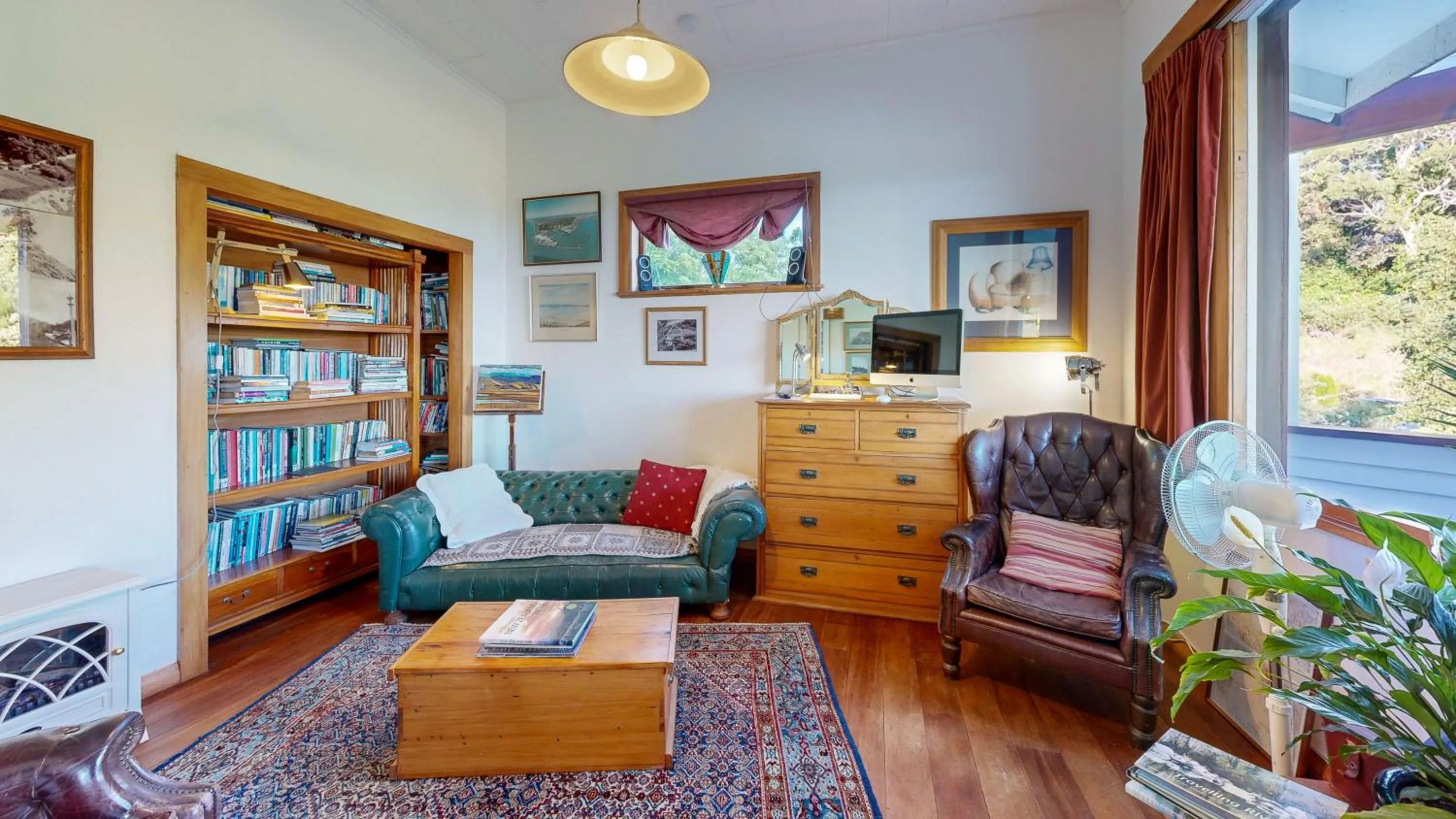 Living room in Bluff Hill Lighthouse B&B