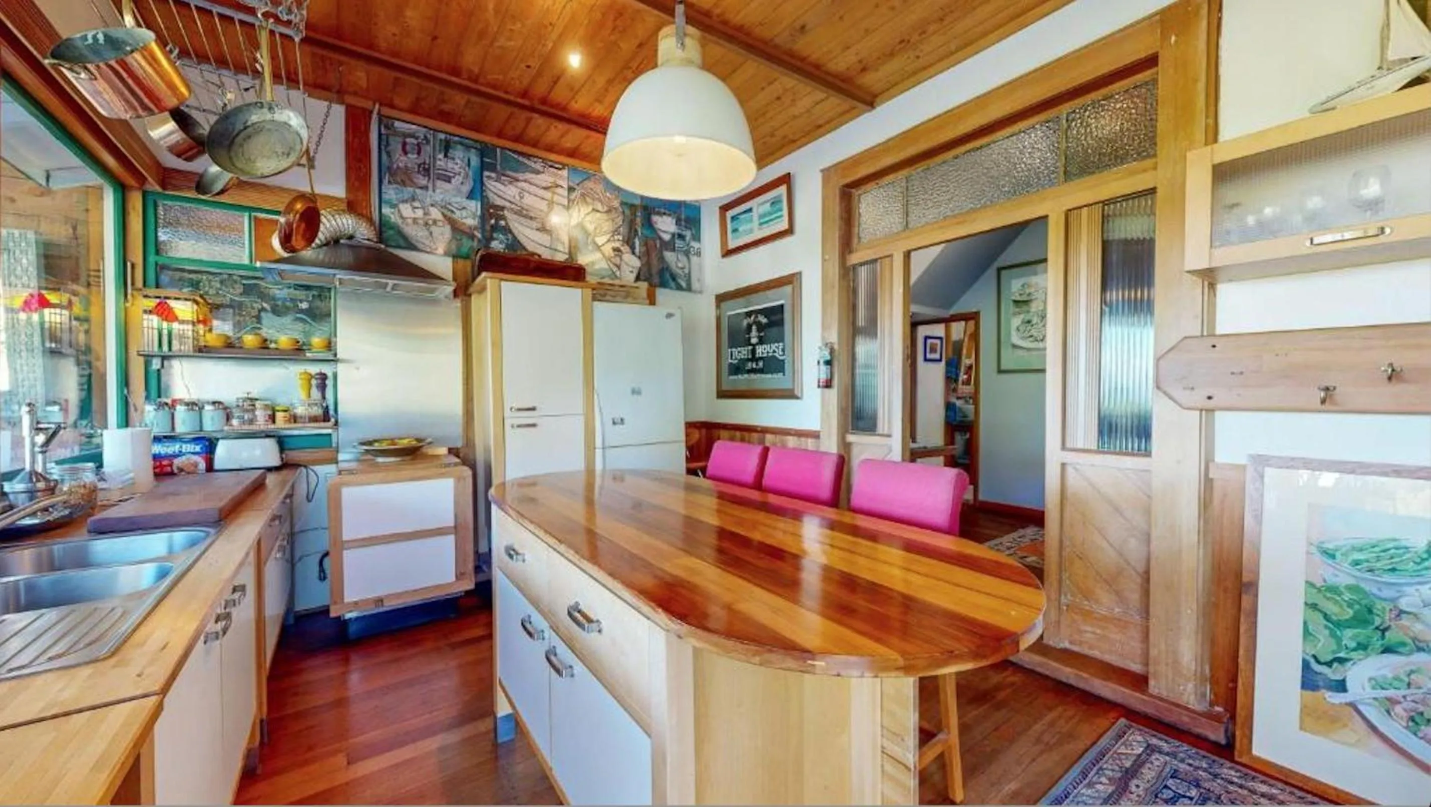 Kitchen or kitchenette in Bluff Hill Lighthouse B&B