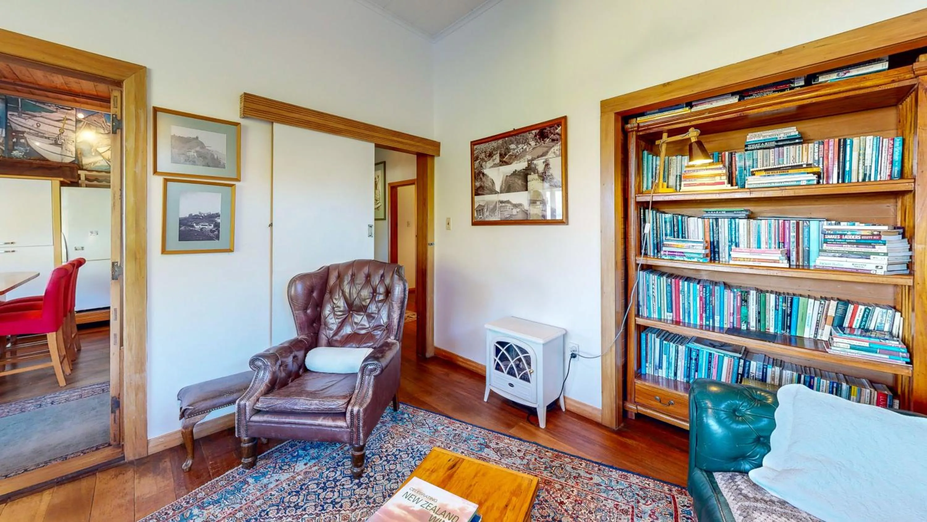 Library in Bluff Hill Lighthouse B&B