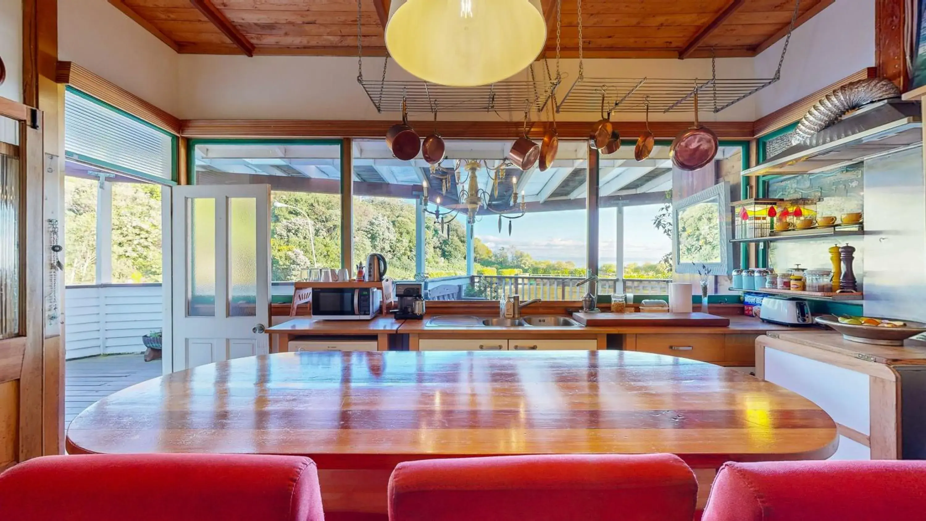 Seating area in Bluff Hill Lighthouse B&B Seating area in Bluff Hill Lighthouse B&B