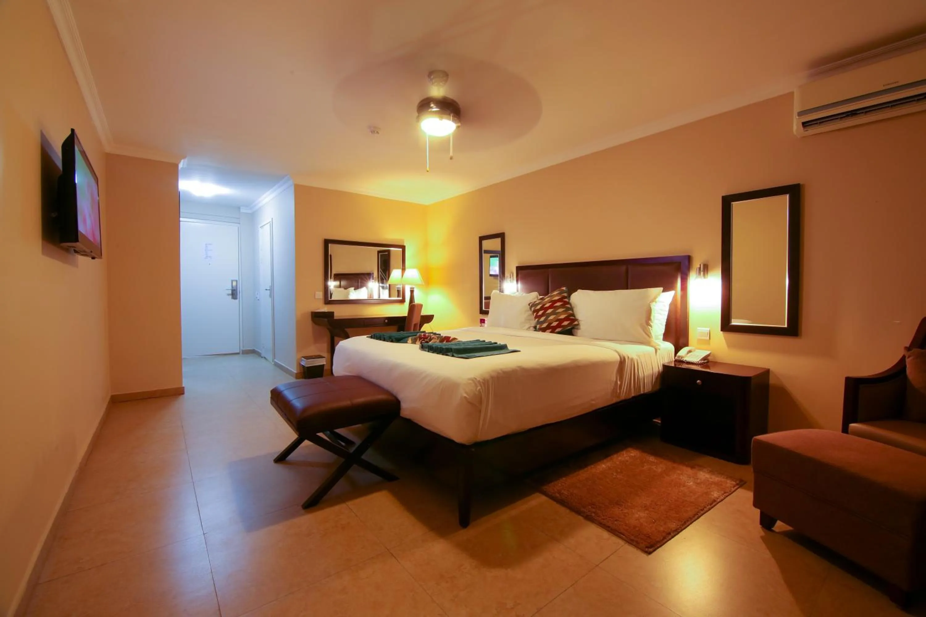 Bed in Best Western Plus Accra Beach Hotel