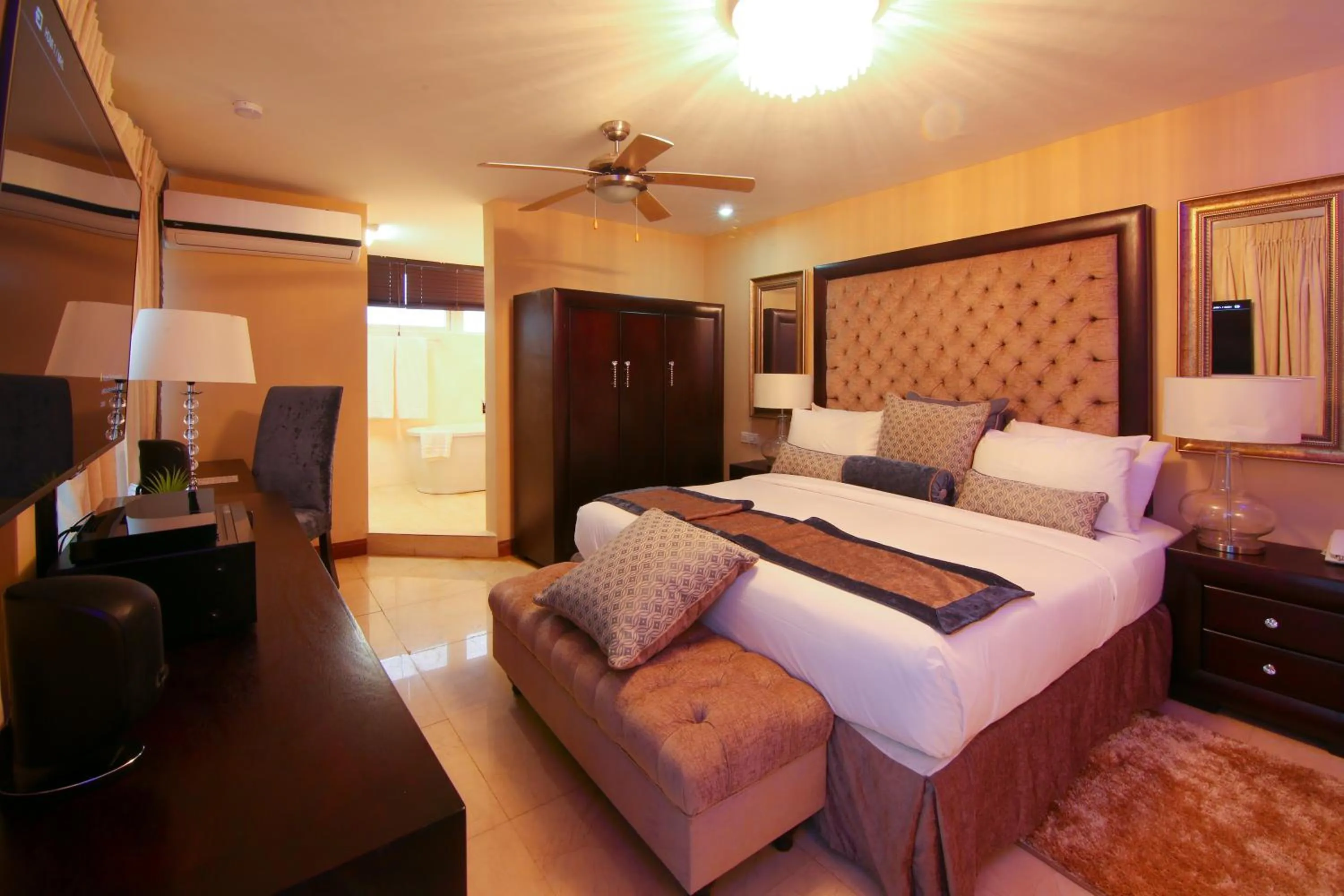 Bed in Best Western Plus Accra Beach Hotel