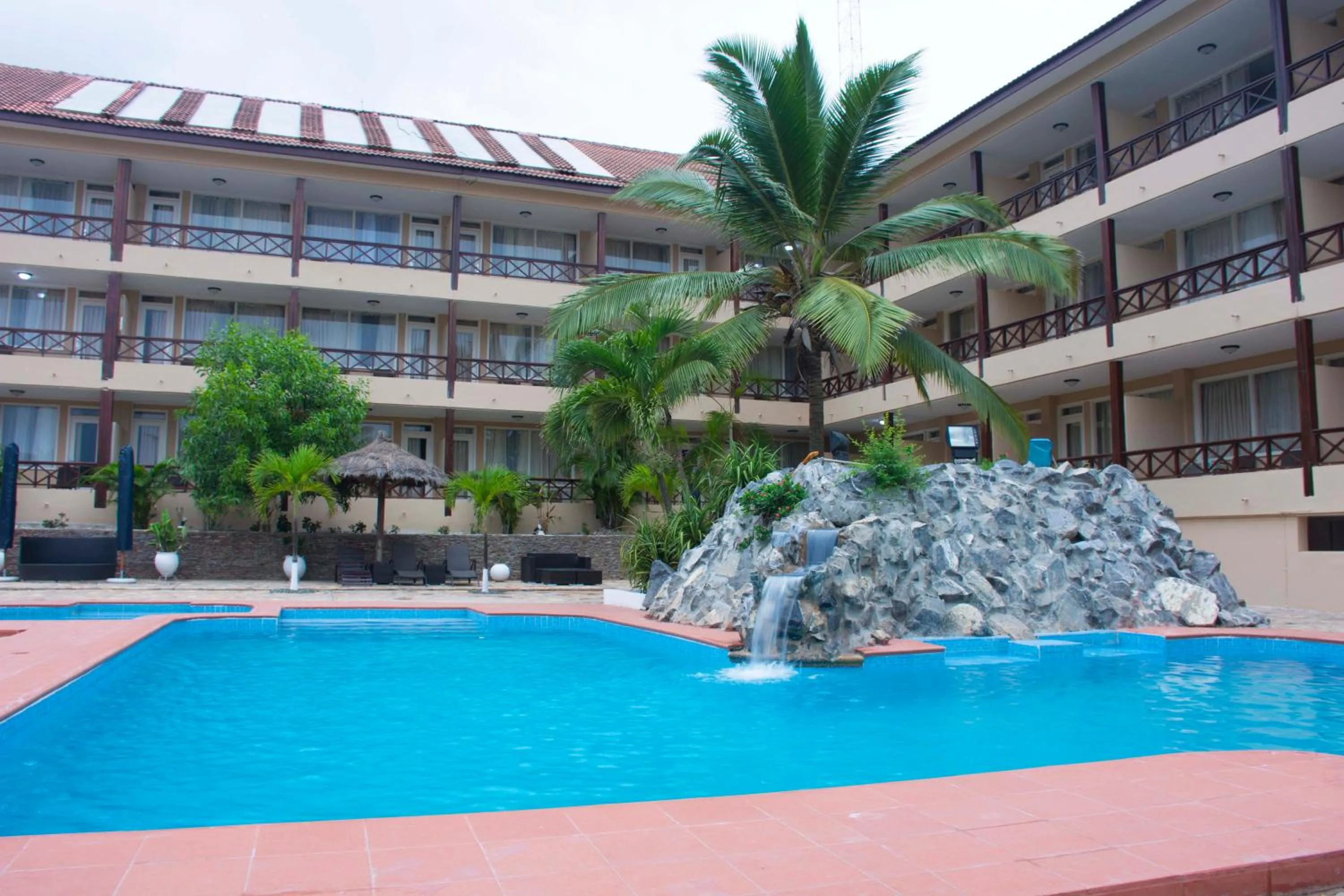 Swimming pool in Best Western Plus Accra Beach Hotel