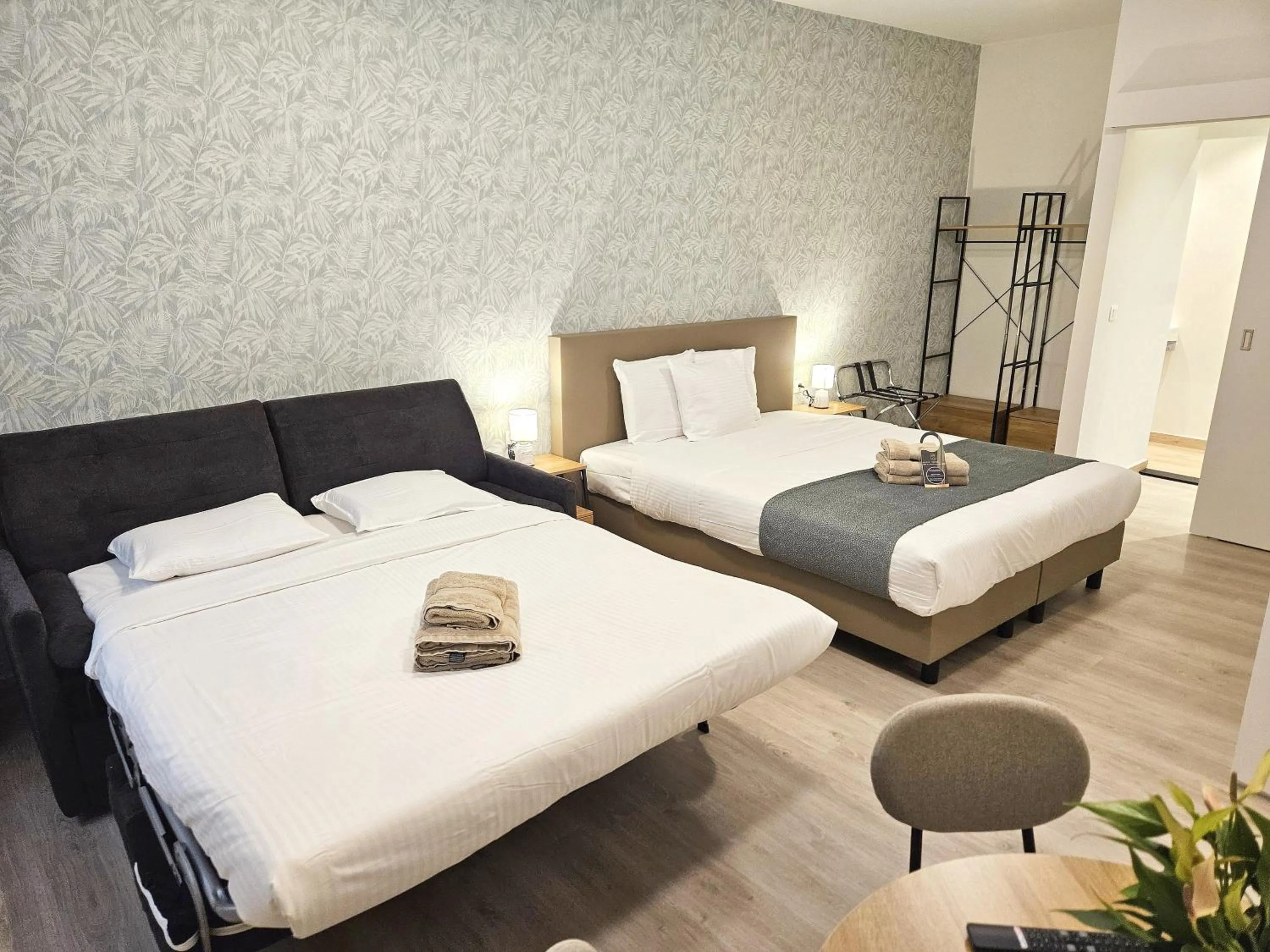 Bedroom, Bed in Hotel Tropicana