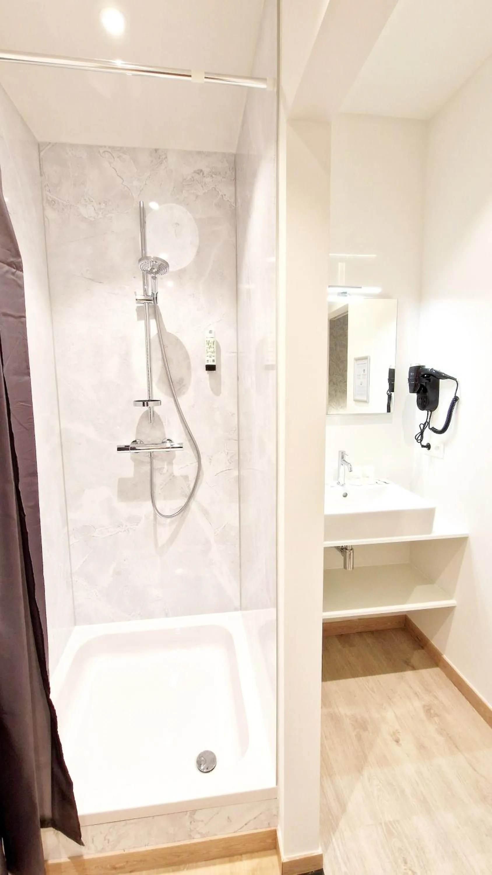 Bathroom in Hotel Tropicana