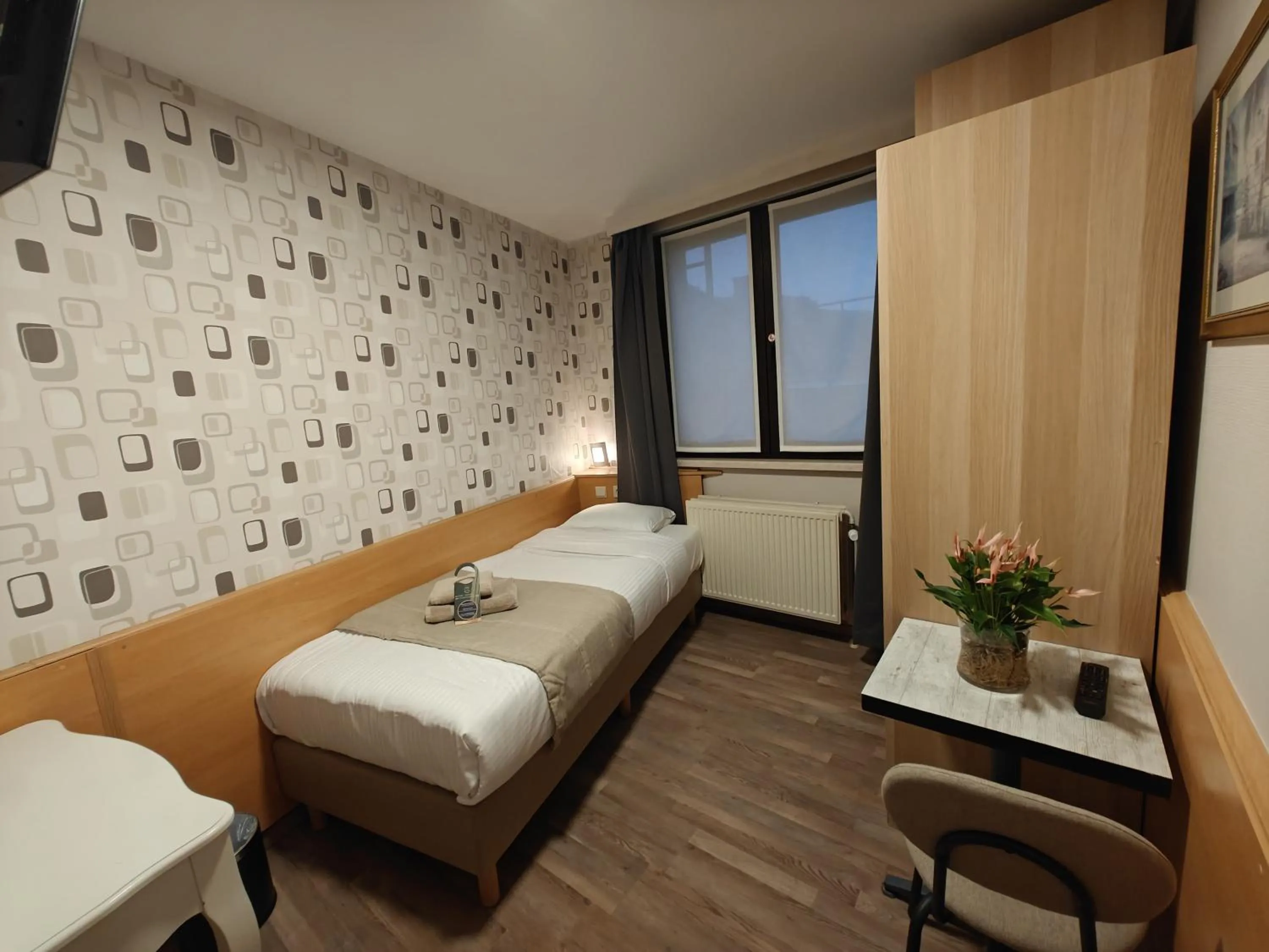 Bedroom, Bed in Hotel Tropicana