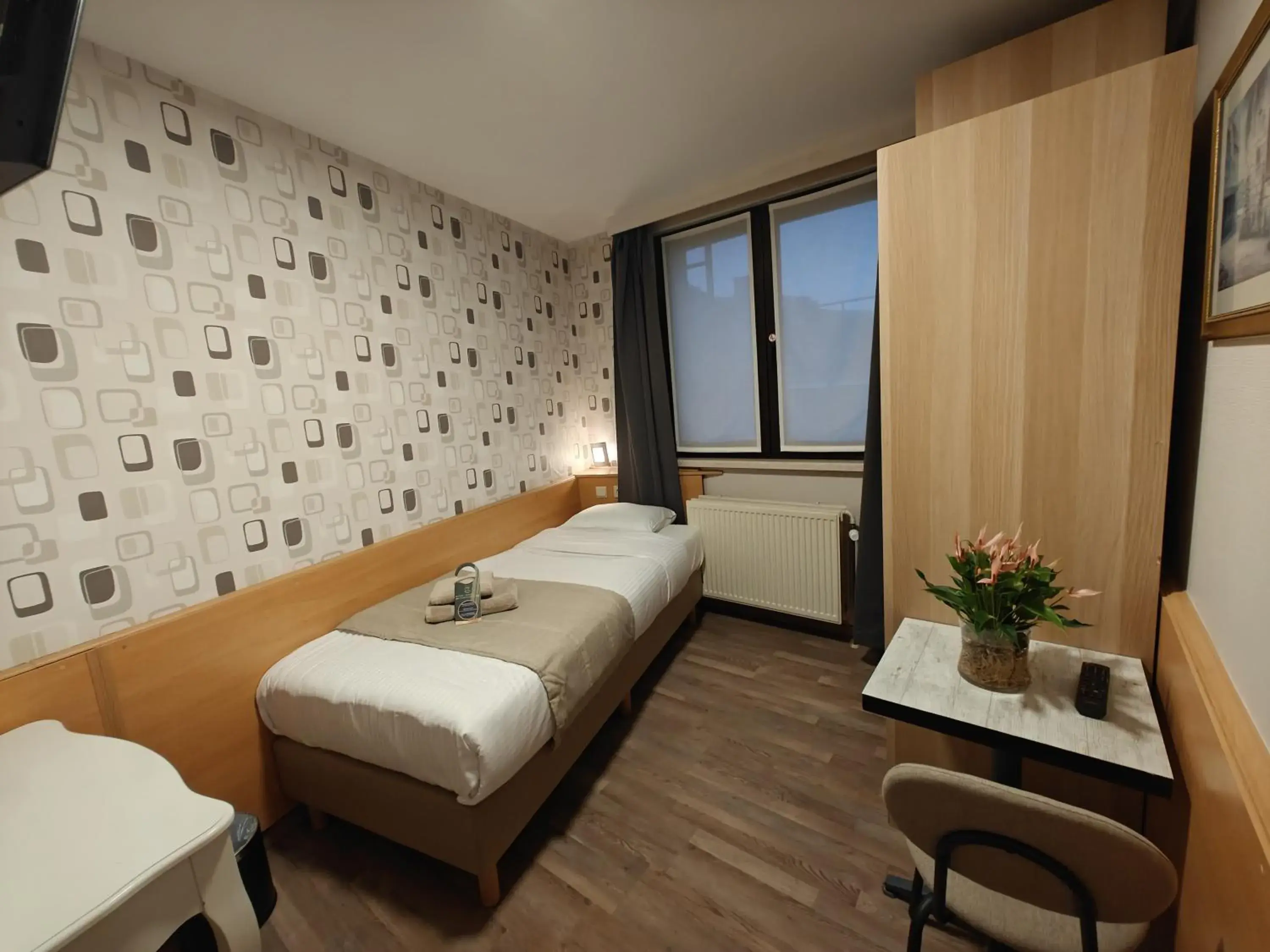 Small Single Room - single occupancy in Hotel Tropicana Small Single Room - single occupancy in Hotel Tropicana