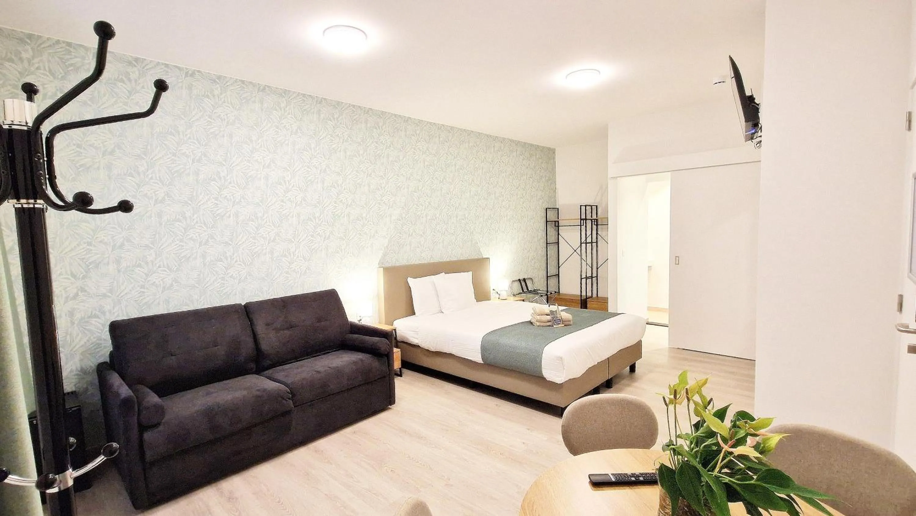 Bedroom, Bed in Hotel Tropicana