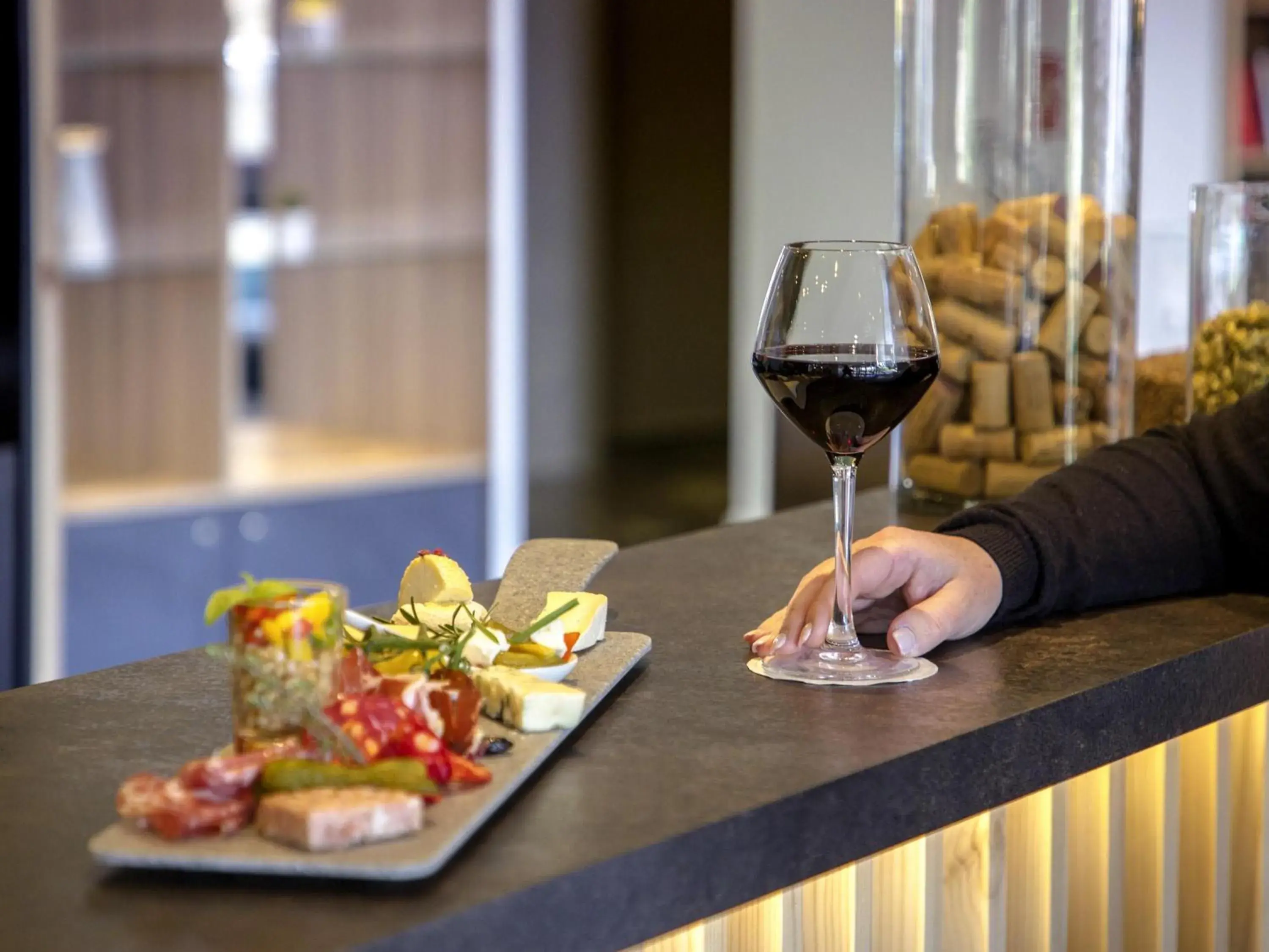Lounge or bar in Mercure Cavaillon Lounge or bar in Mercure Cavaillon