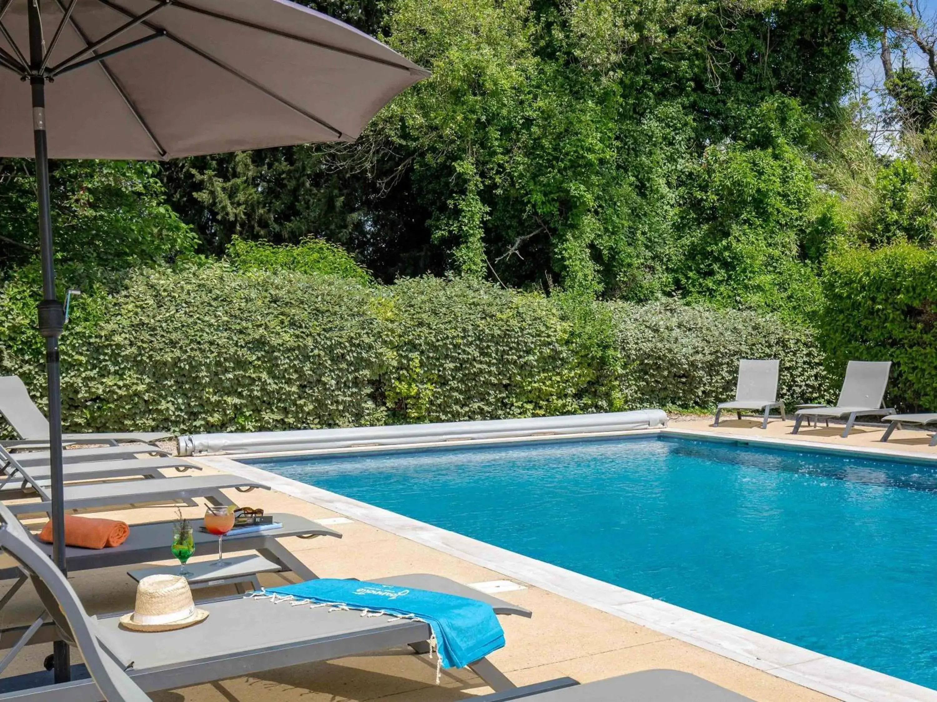 Pool view in Mercure Cavaillon Pool view in Mercure Cavaillon