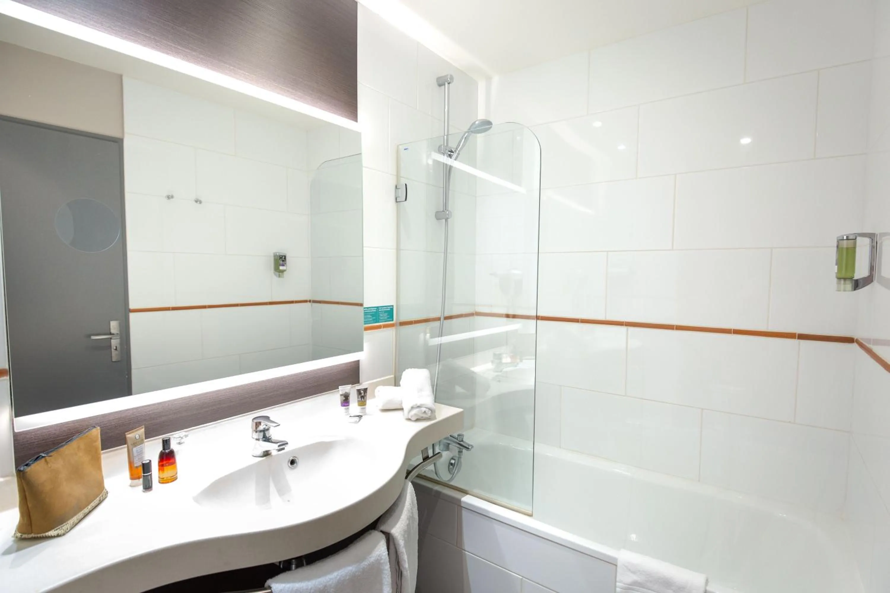 Bathroom in Mercure Cavaillon