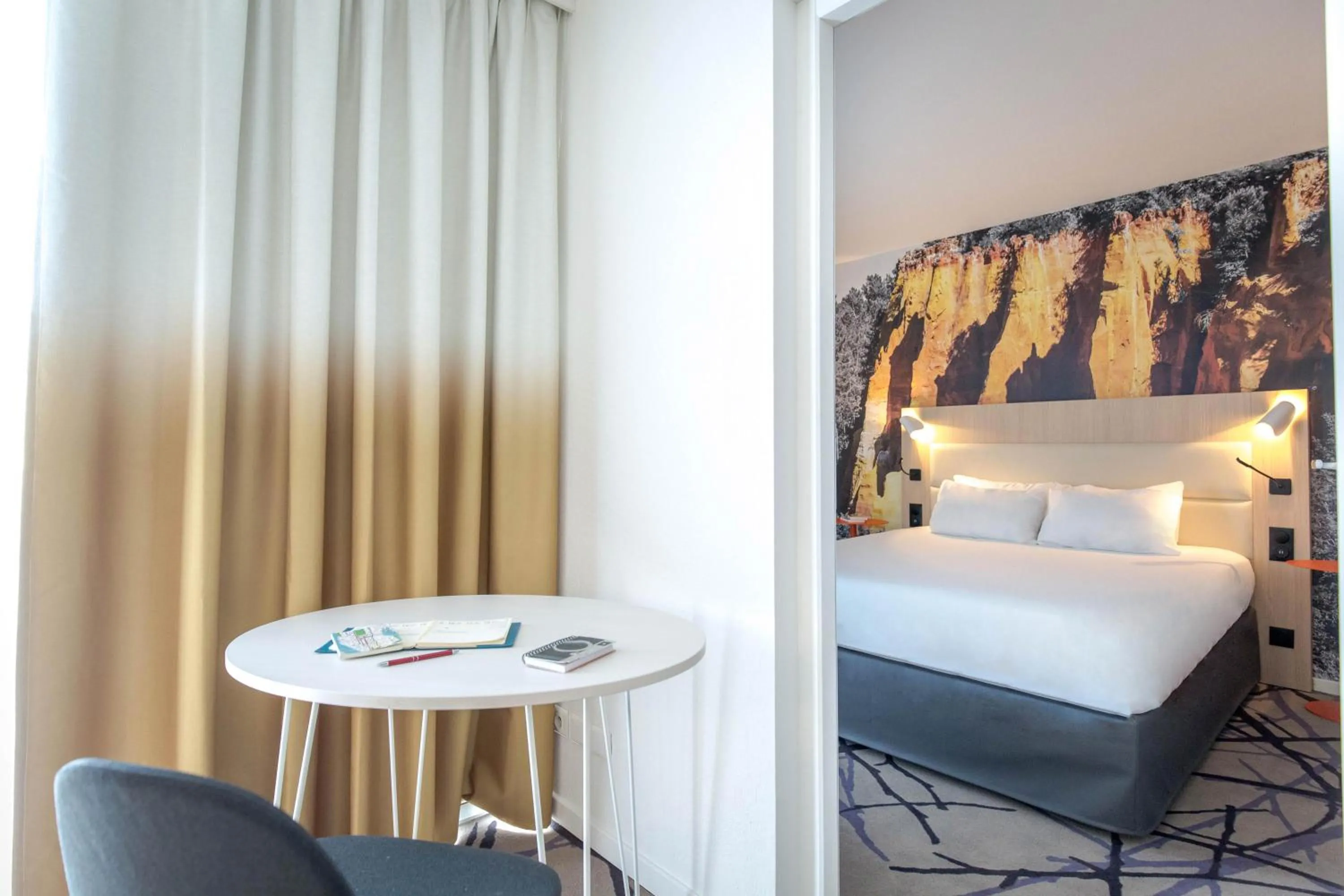 Bedroom, Bed in Mercure Cavaillon