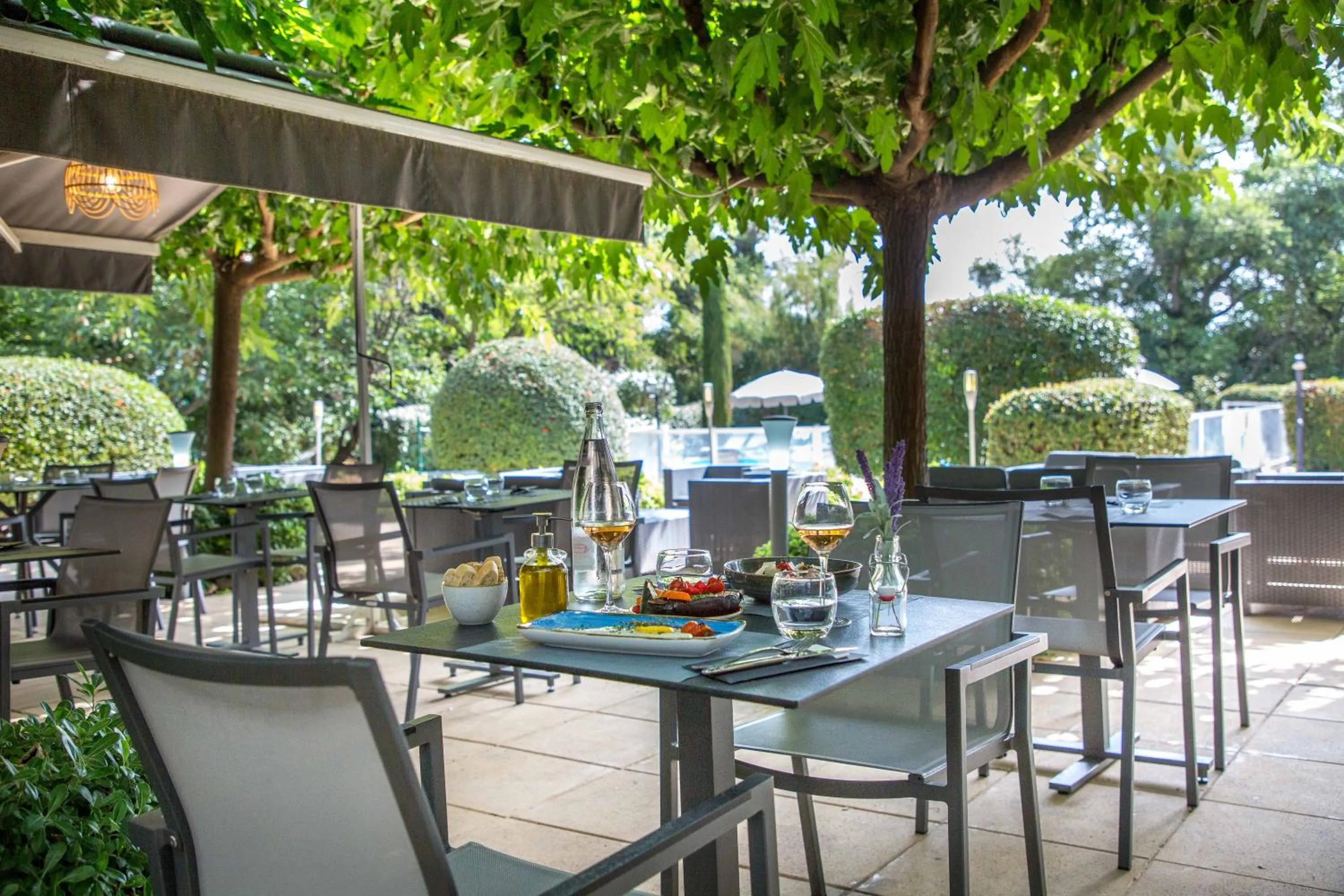 Restaurant/places to eat in Mercure Cavaillon