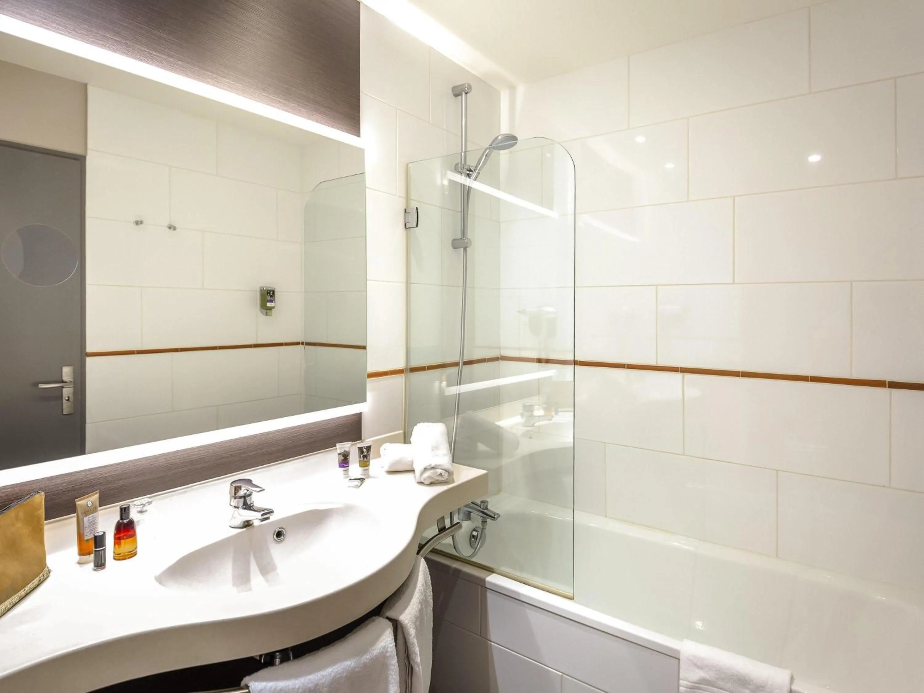 Bedroom in Mercure Cavaillon