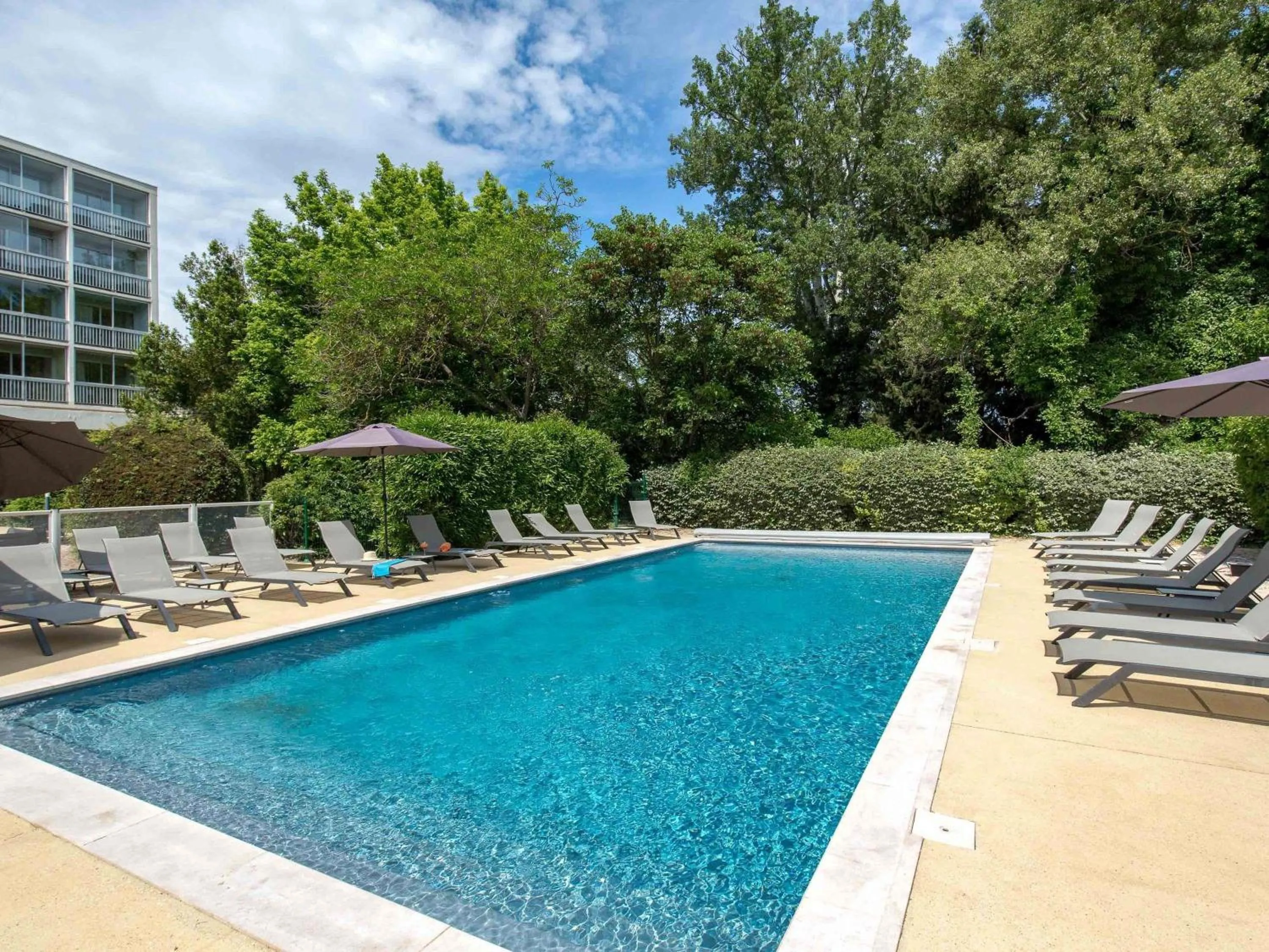 Pool view in Mercure Cavaillon