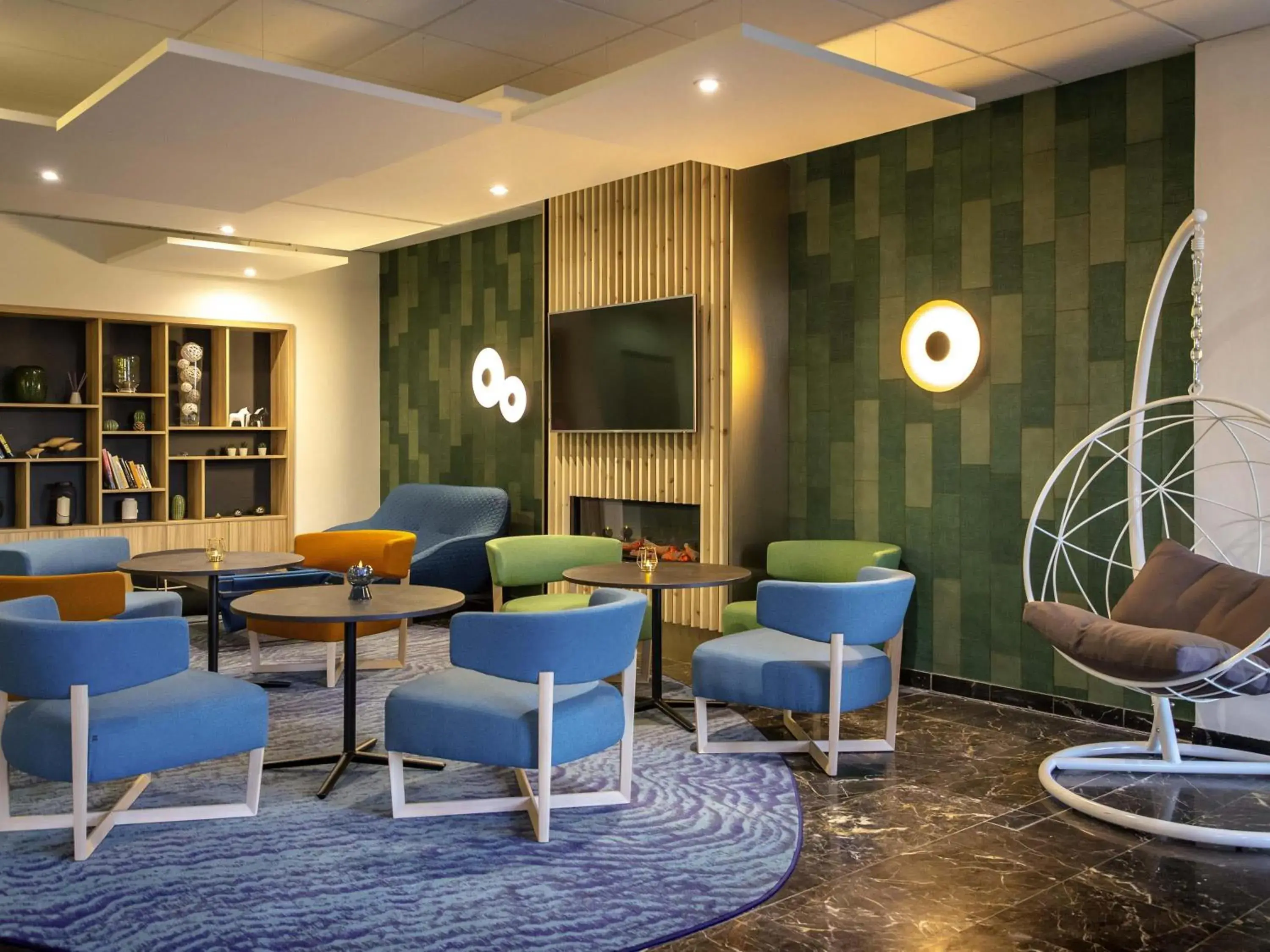 Lounge or bar in Mercure Cavaillon Lounge or bar in Mercure Cavaillon