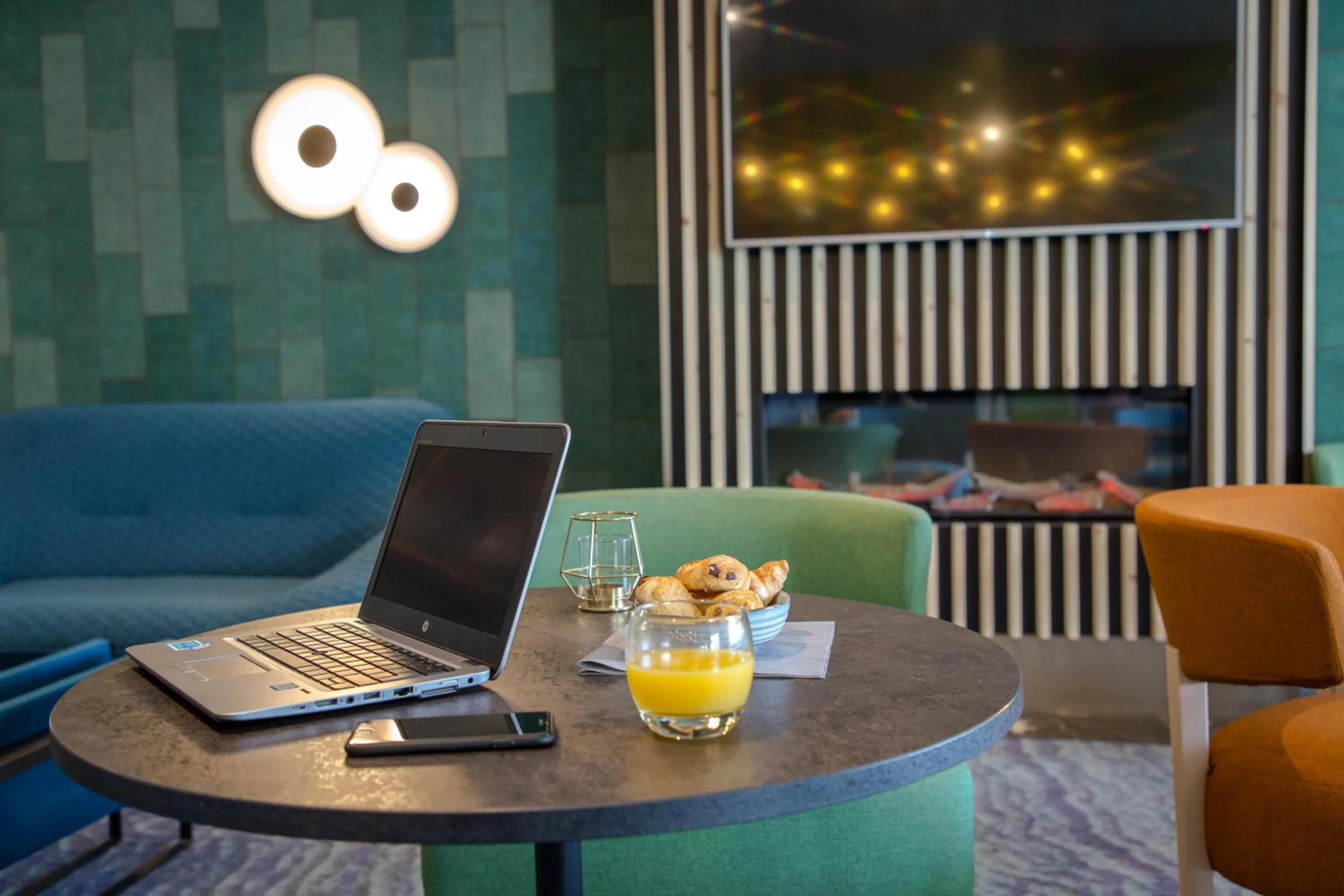 Communal lounge/ TV room in Mercure Cavaillon