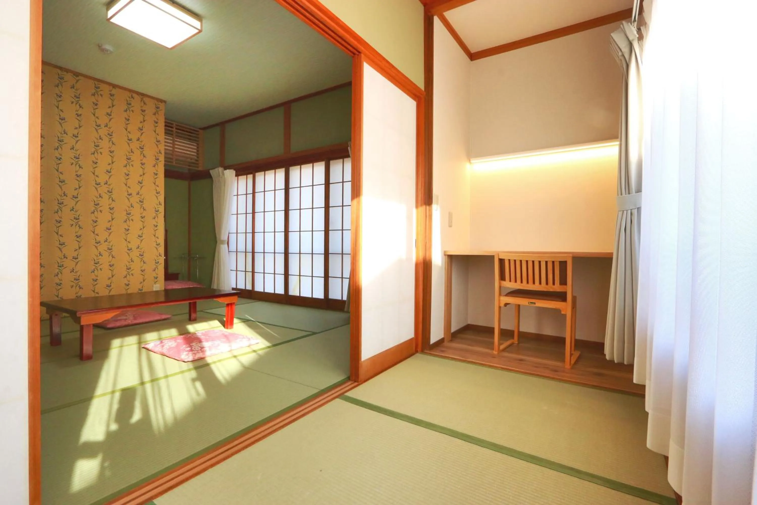 Photo of the whole room, Bed in Hanamizuki