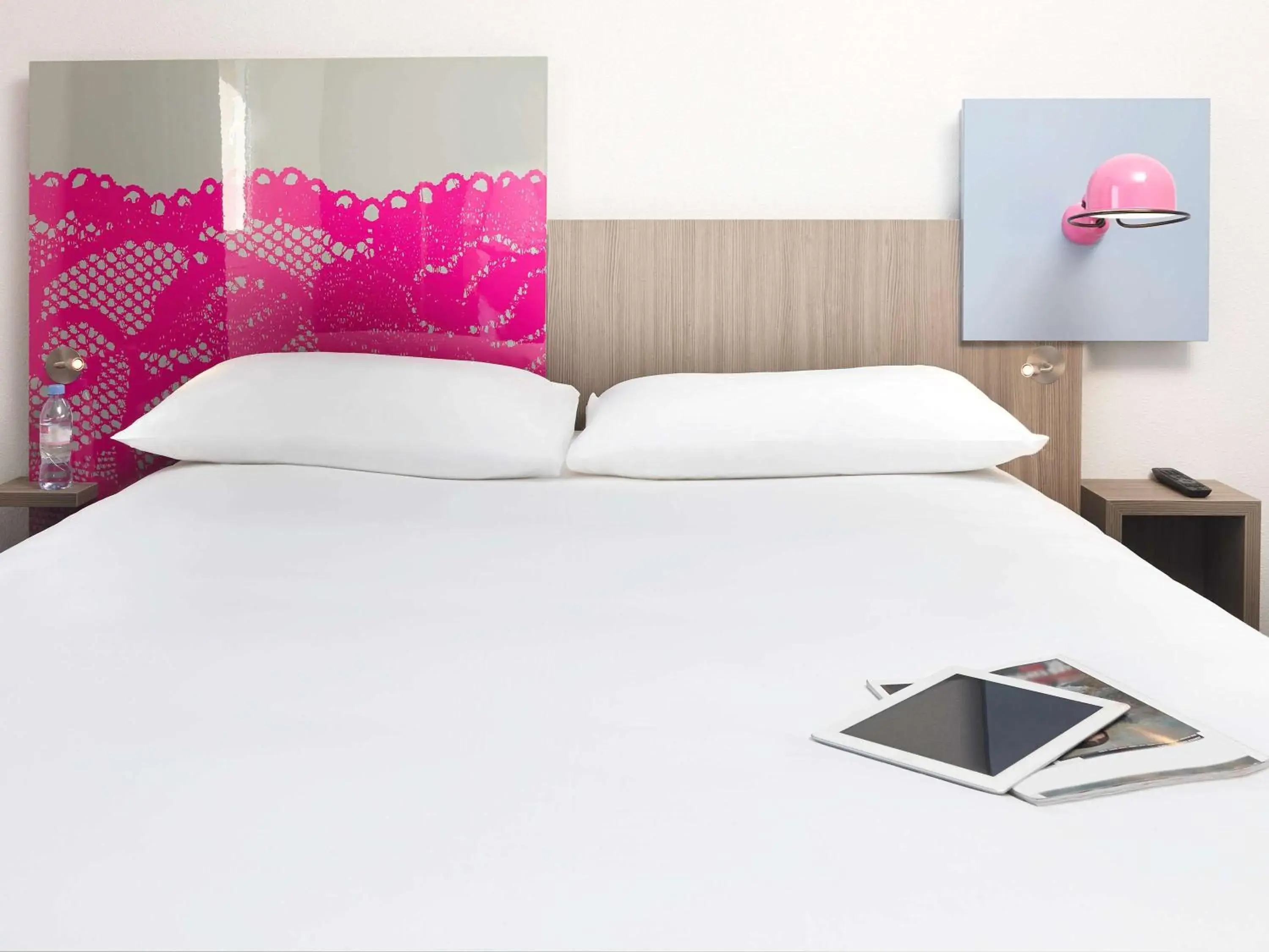 Photo of the whole room, Bed in ibis Styles Arles Palais des Congrès Photo of the whole room, Bed in ibis Styles Arles Palais des Congrès