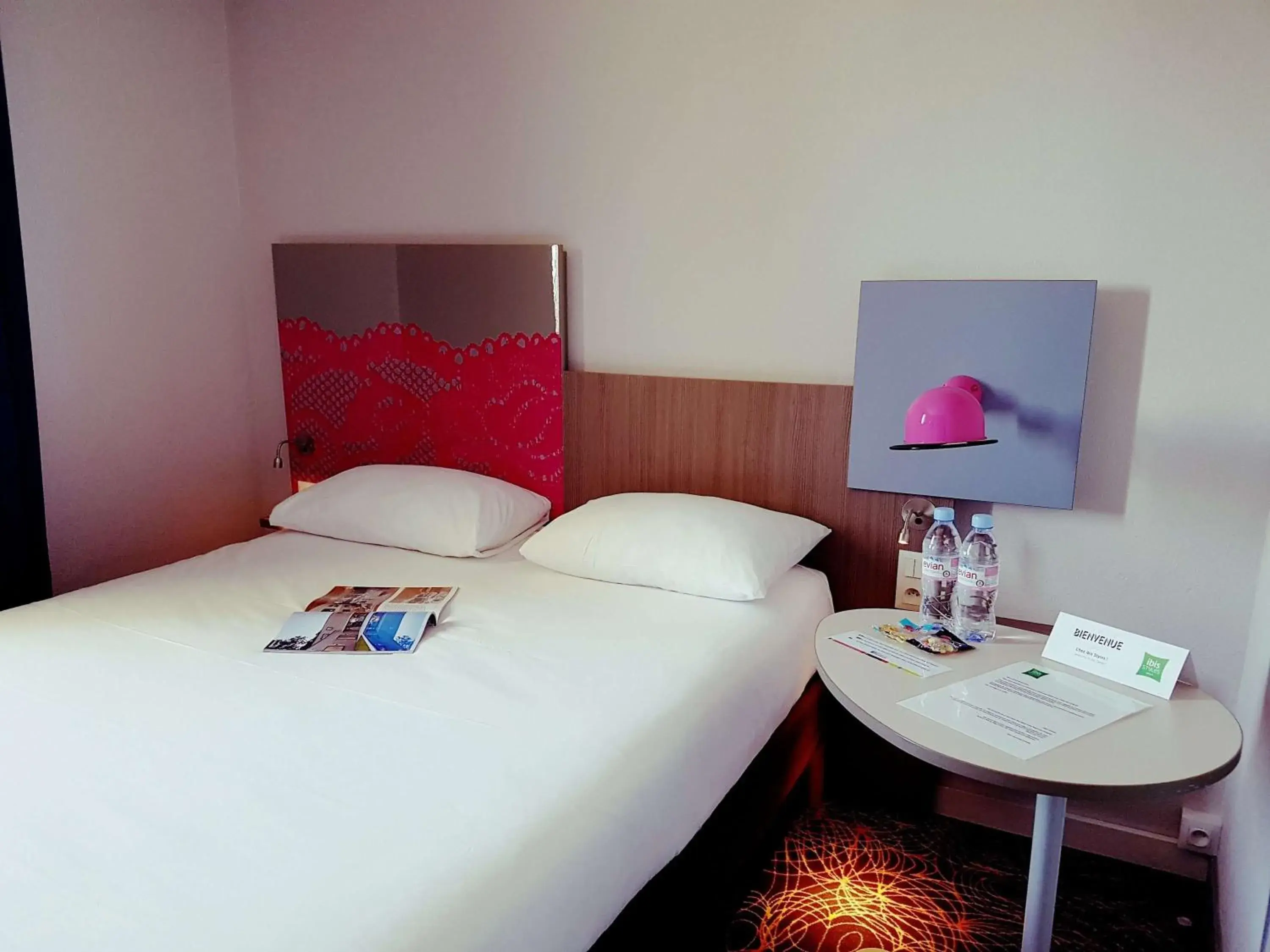 Photo of the whole room, Bed in ibis Styles Arles Palais des Congrès Photo of the whole room, Bed in ibis Styles Arles Palais des Congrès