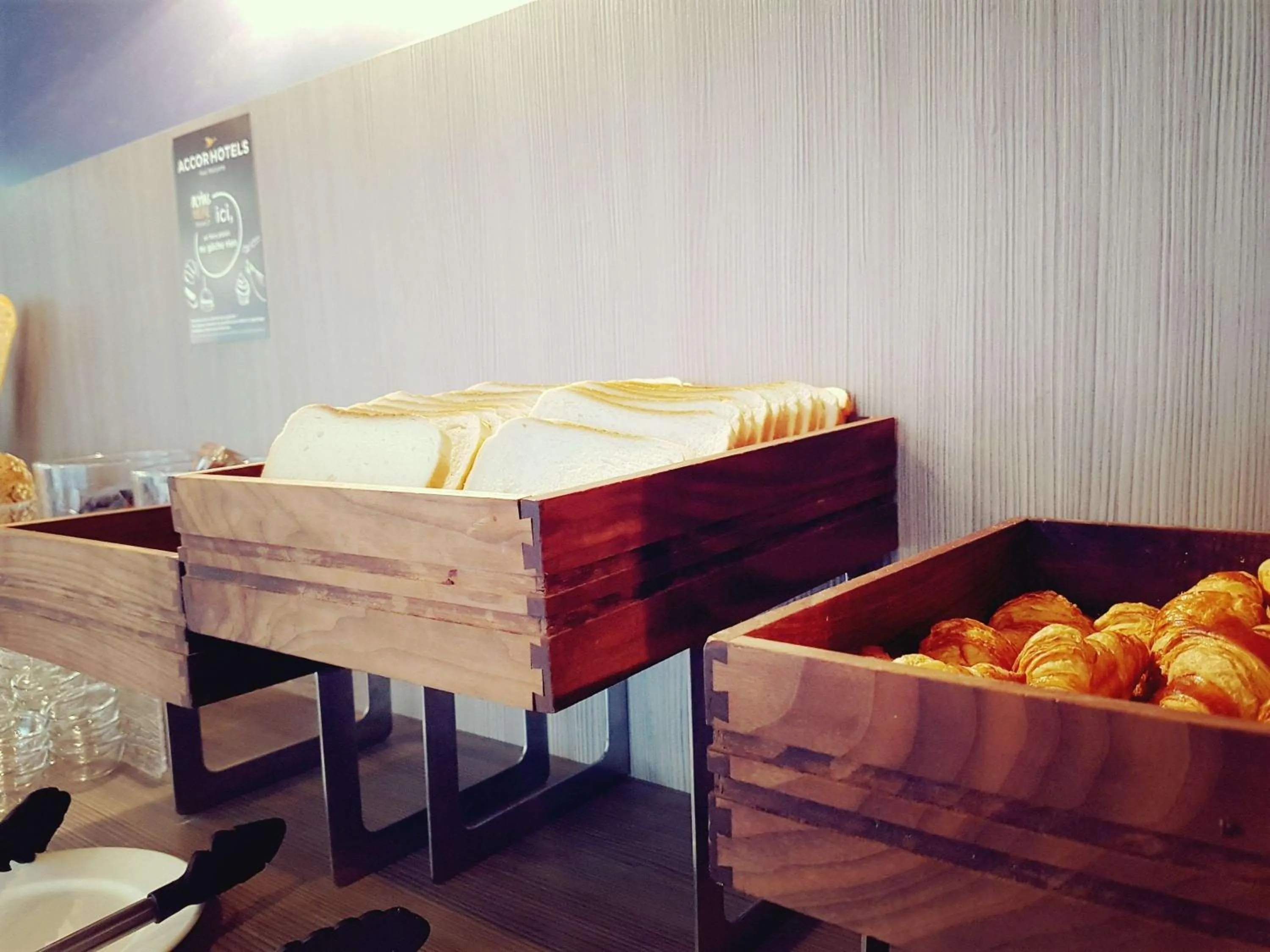 Restaurant/places to eat in ibis Styles Arles Palais des Congrès