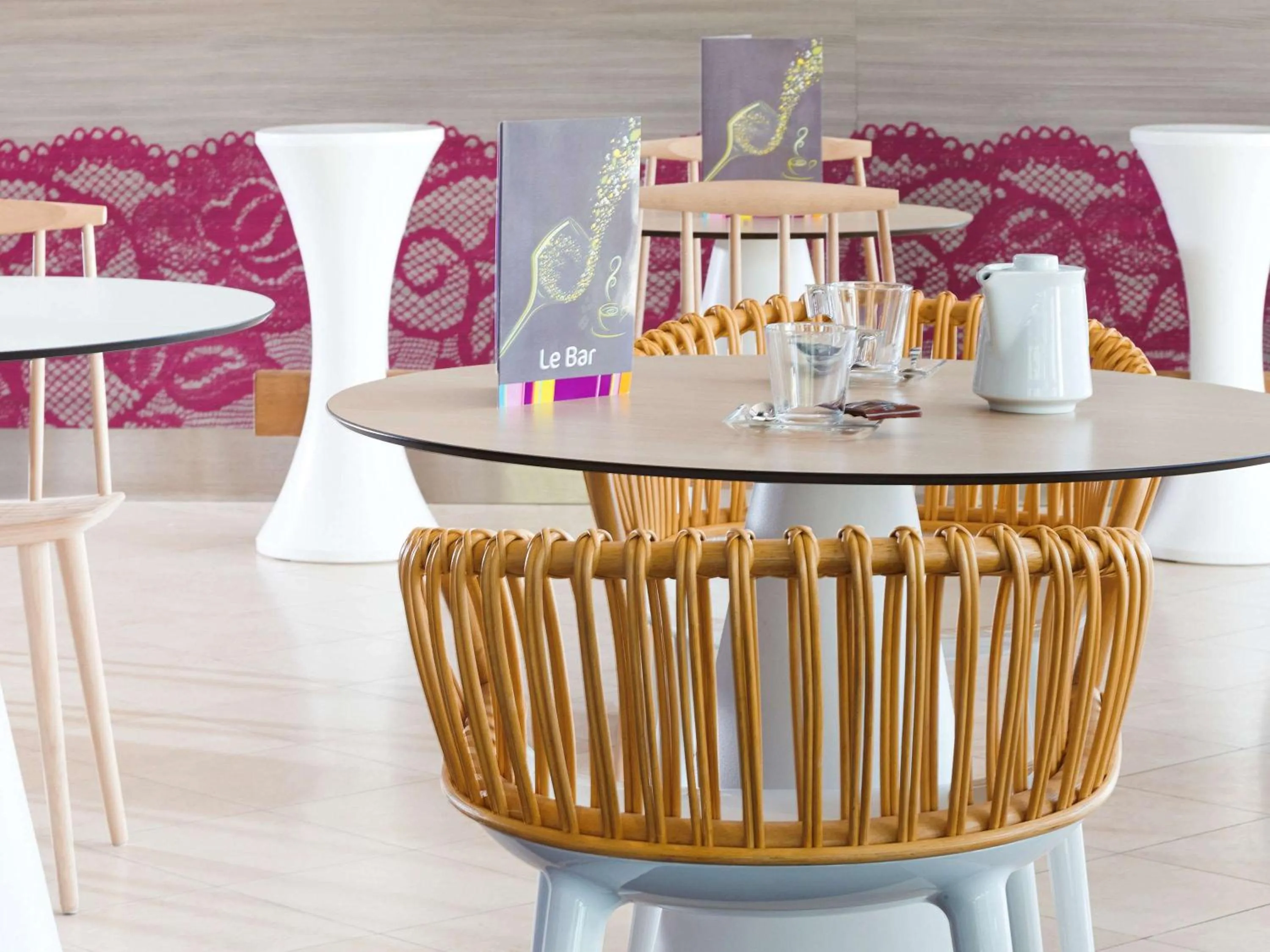 Lounge or bar in ibis Styles Arles Palais des Congrès