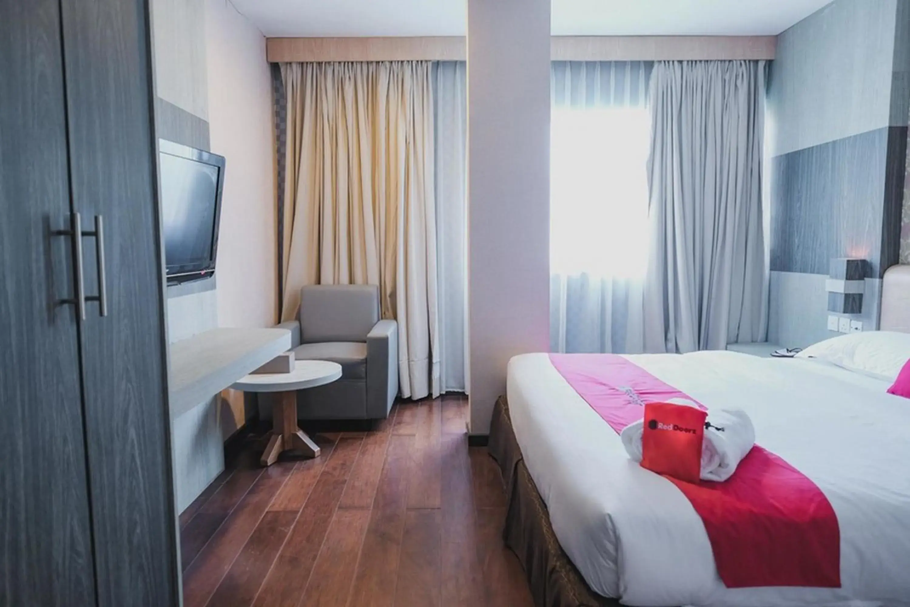 Bed in RedDoorz Plus near Gold Coast Ferry Terminal Batam Bed in RedDoorz Plus near Gold Coast Ferry Terminal Batam