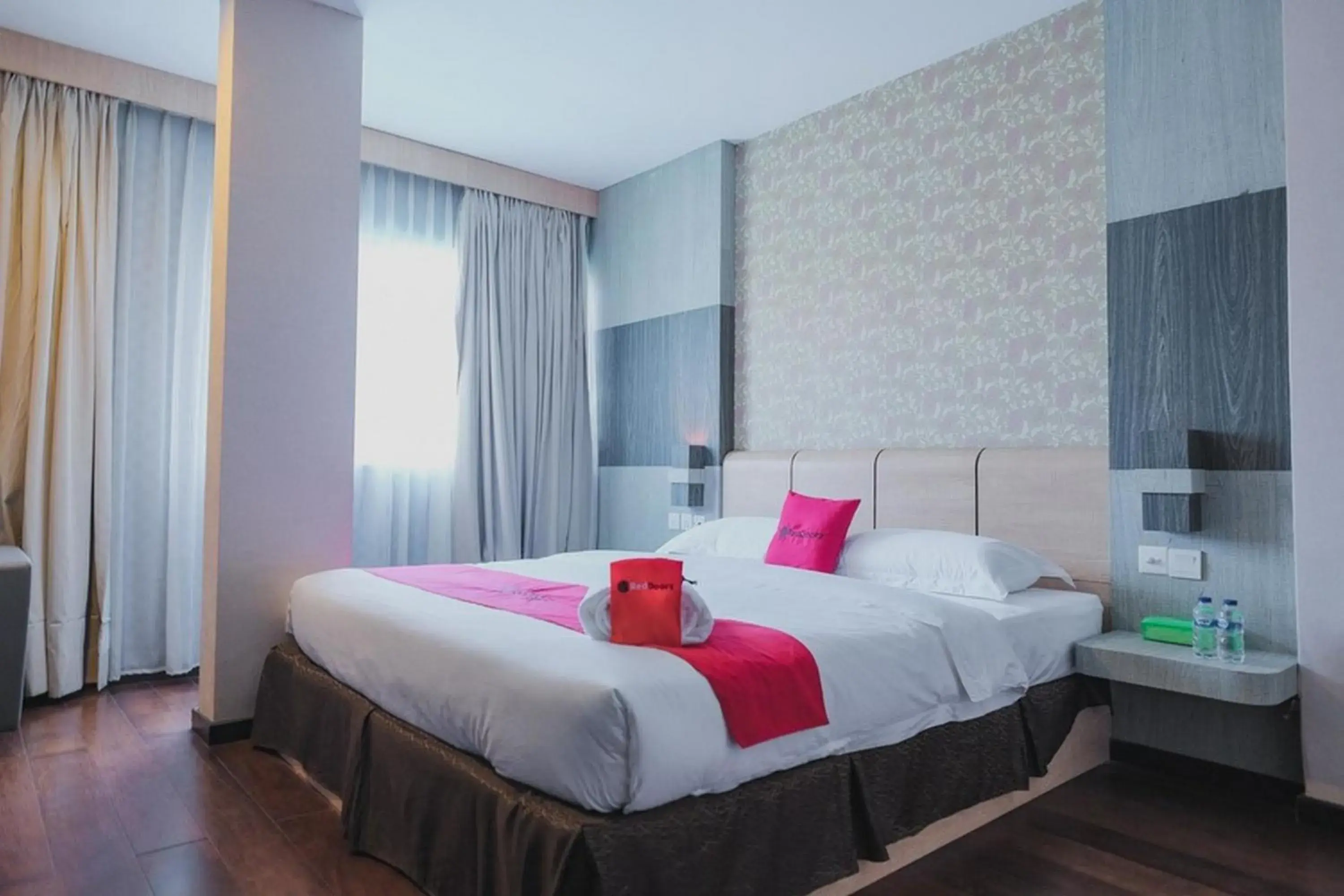 Bedroom, Bed in RedDoorz Plus near Gold Coast Ferry Terminal Batam Bedroom, Bed in RedDoorz Plus near Gold Coast Ferry Terminal Batam
