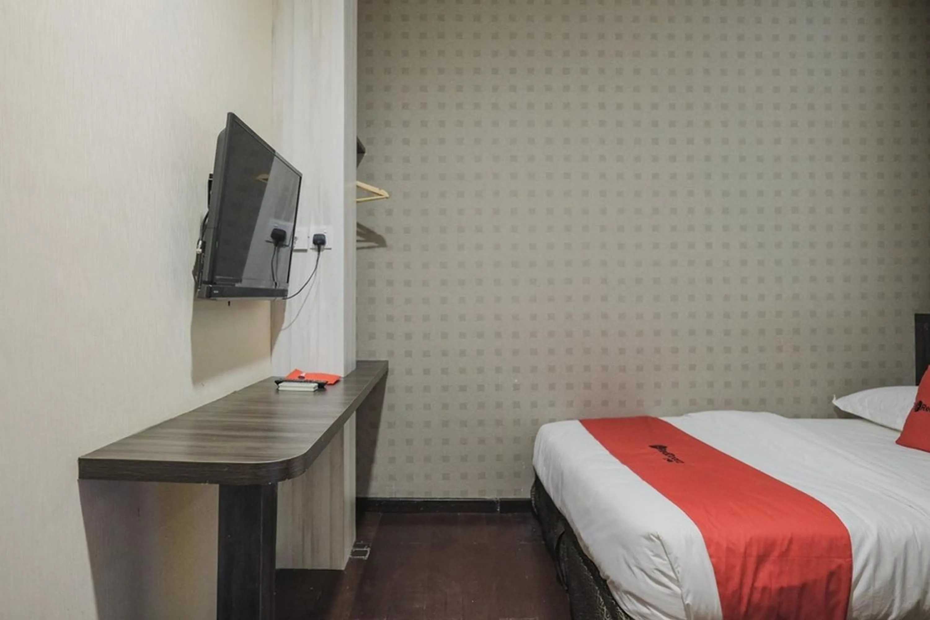 Bedroom, Bed in RedDoorz Plus near Gold Coast Ferry Terminal Batam