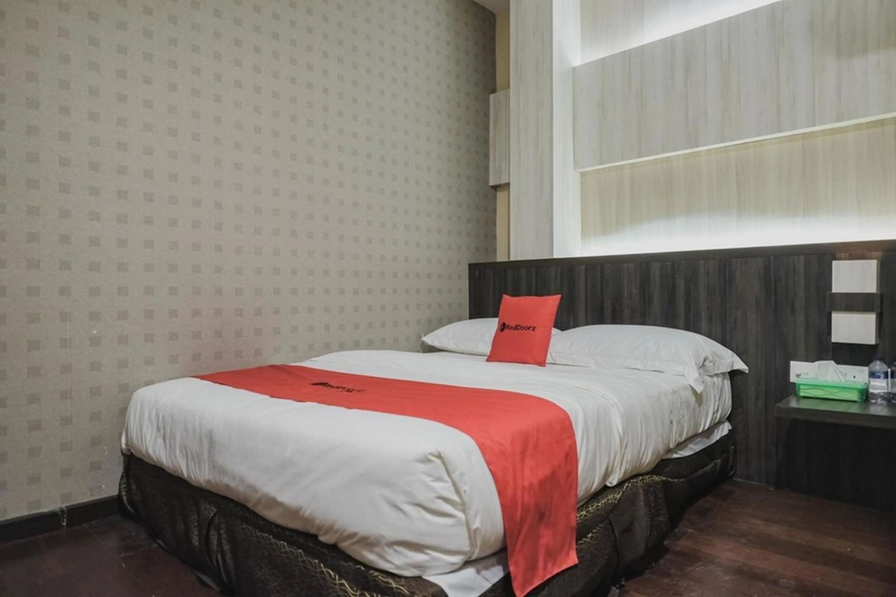 Bedroom, Bed in RedDoorz Plus near Gold Coast Ferry Terminal Batam