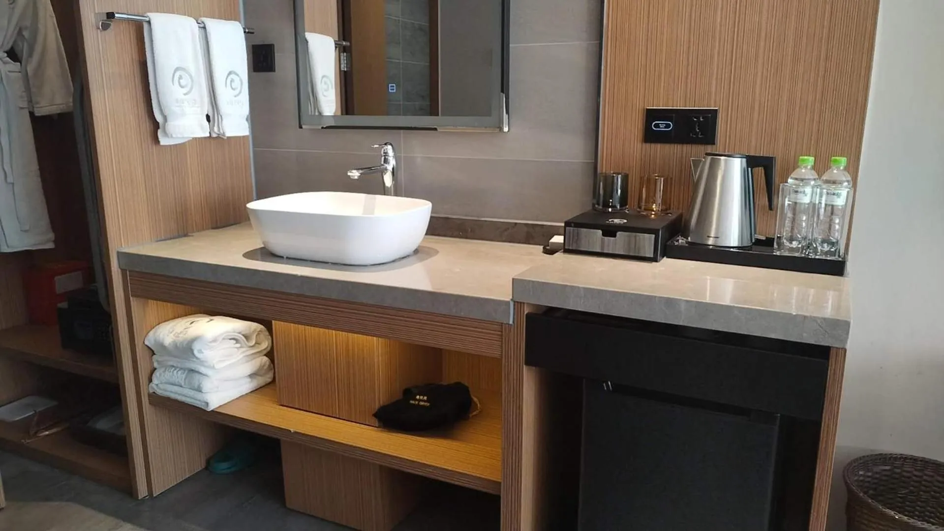 Toilet in Aurea Central Hotel