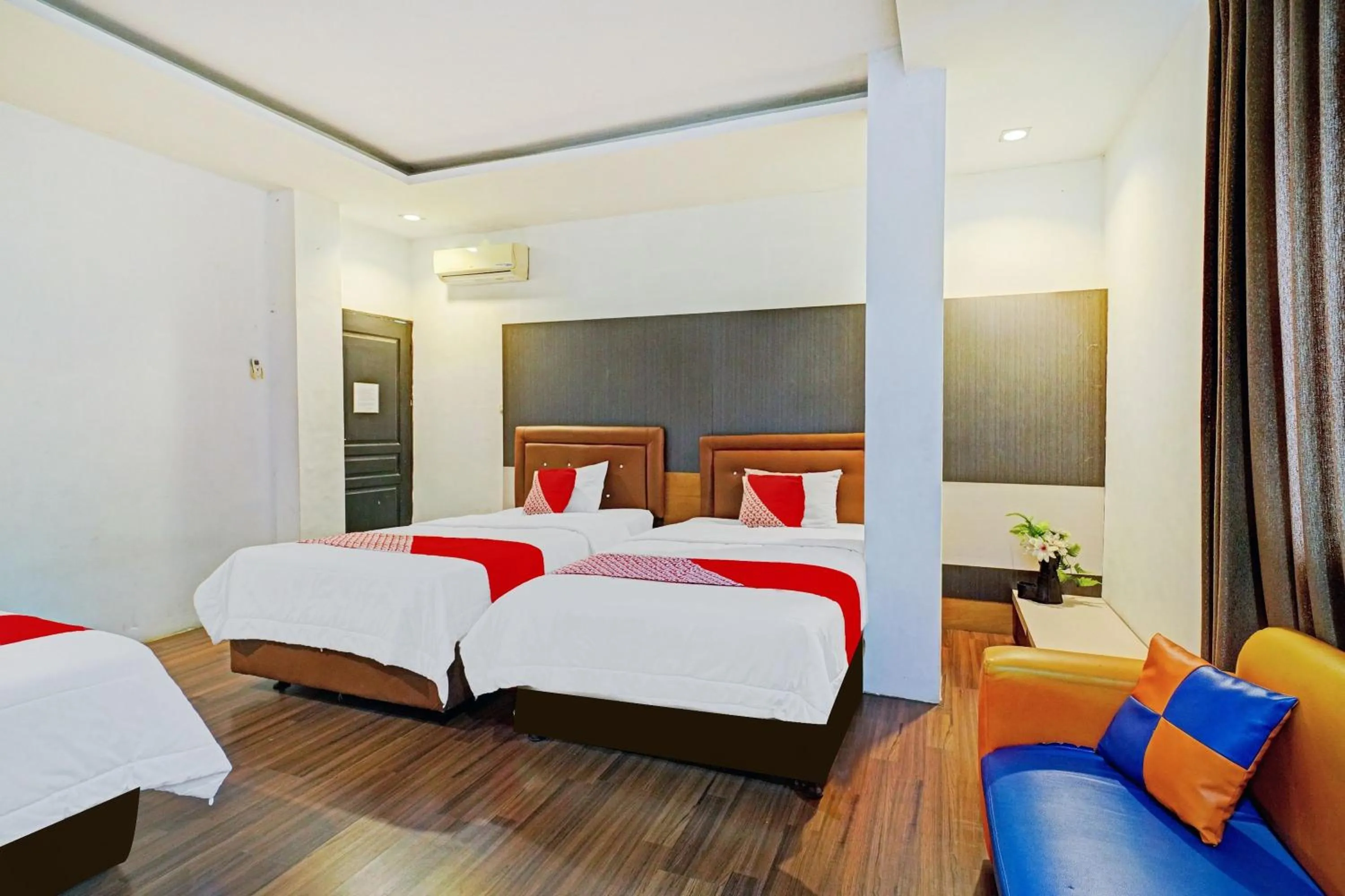 Bedroom in OYO 90450 Sentra Inn