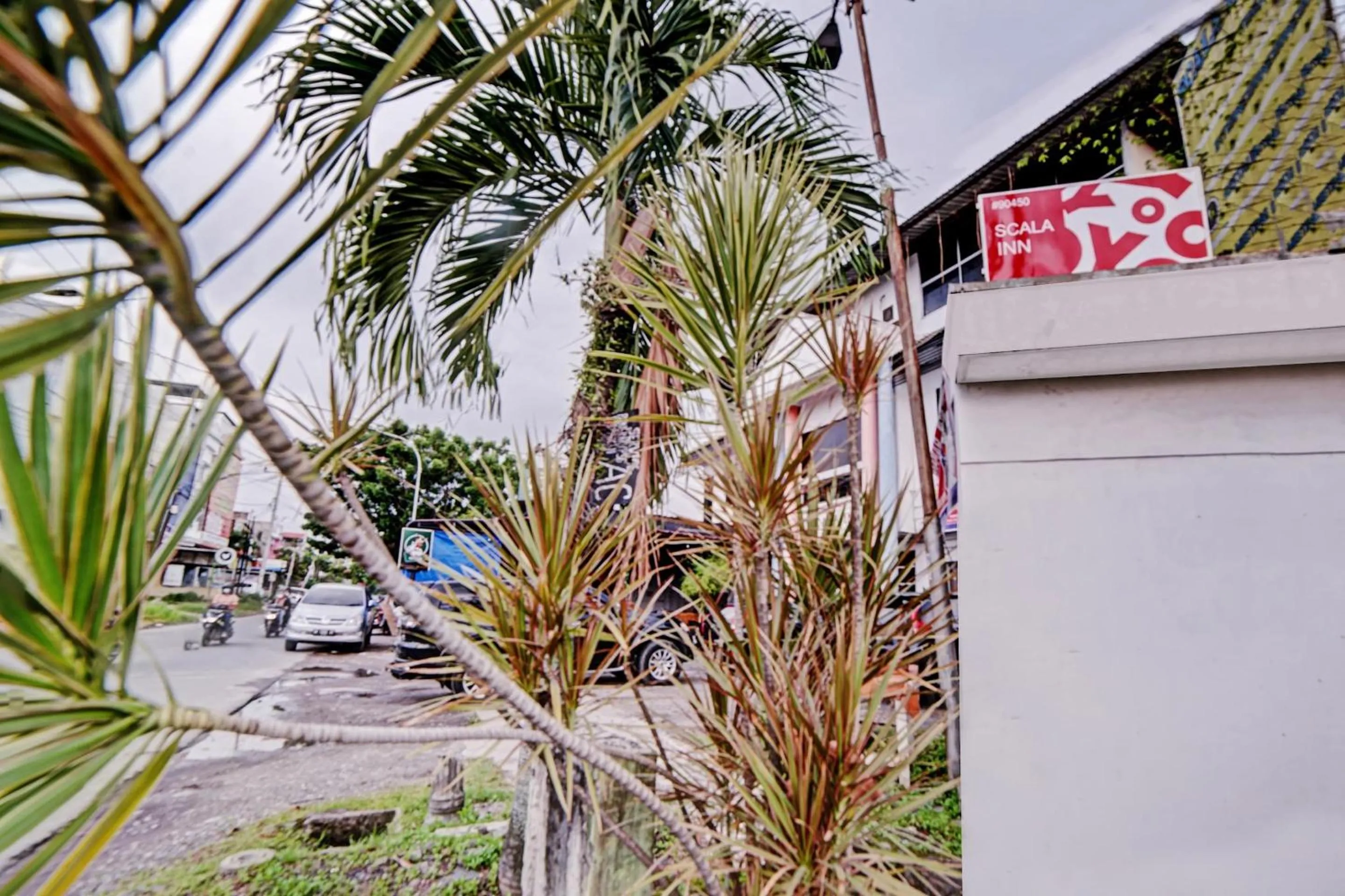 Facade/entrance in OYO 90450 Sentra Inn