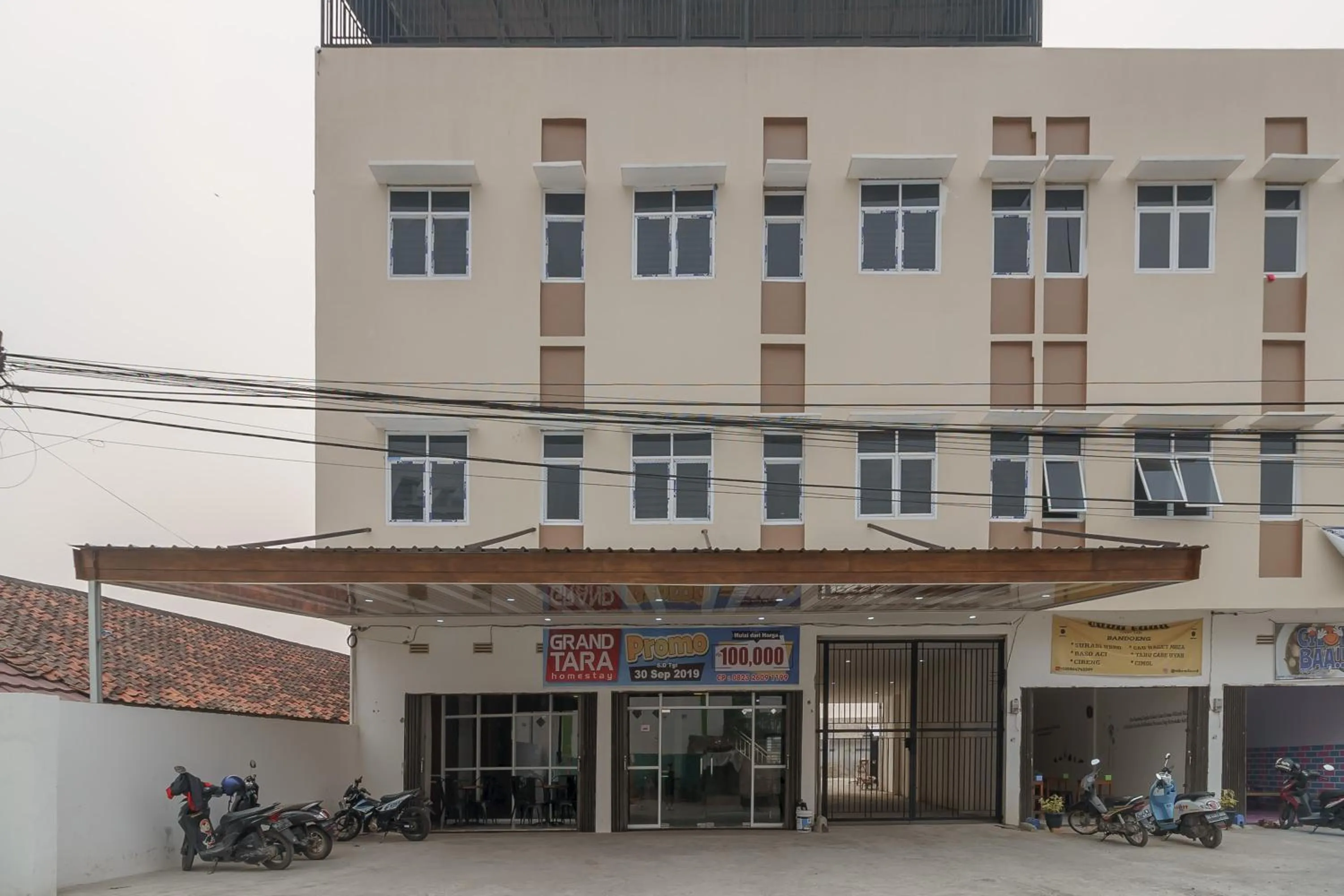 Facade/entrance in RedDoorz Plus at Grand Tara Homestay Palembang