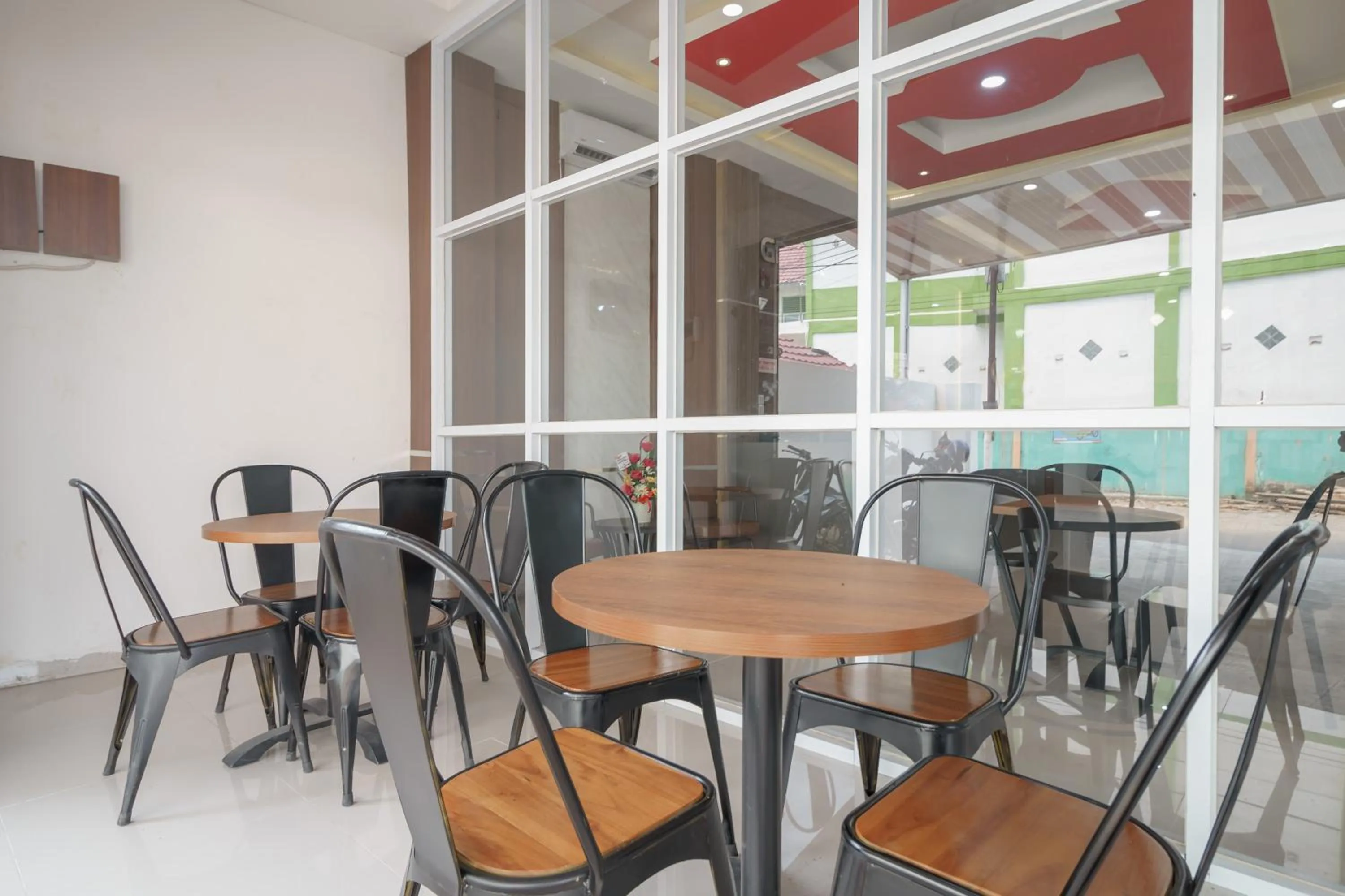 Seating area in RedDoorz Plus at Grand Tara Homestay Palembang